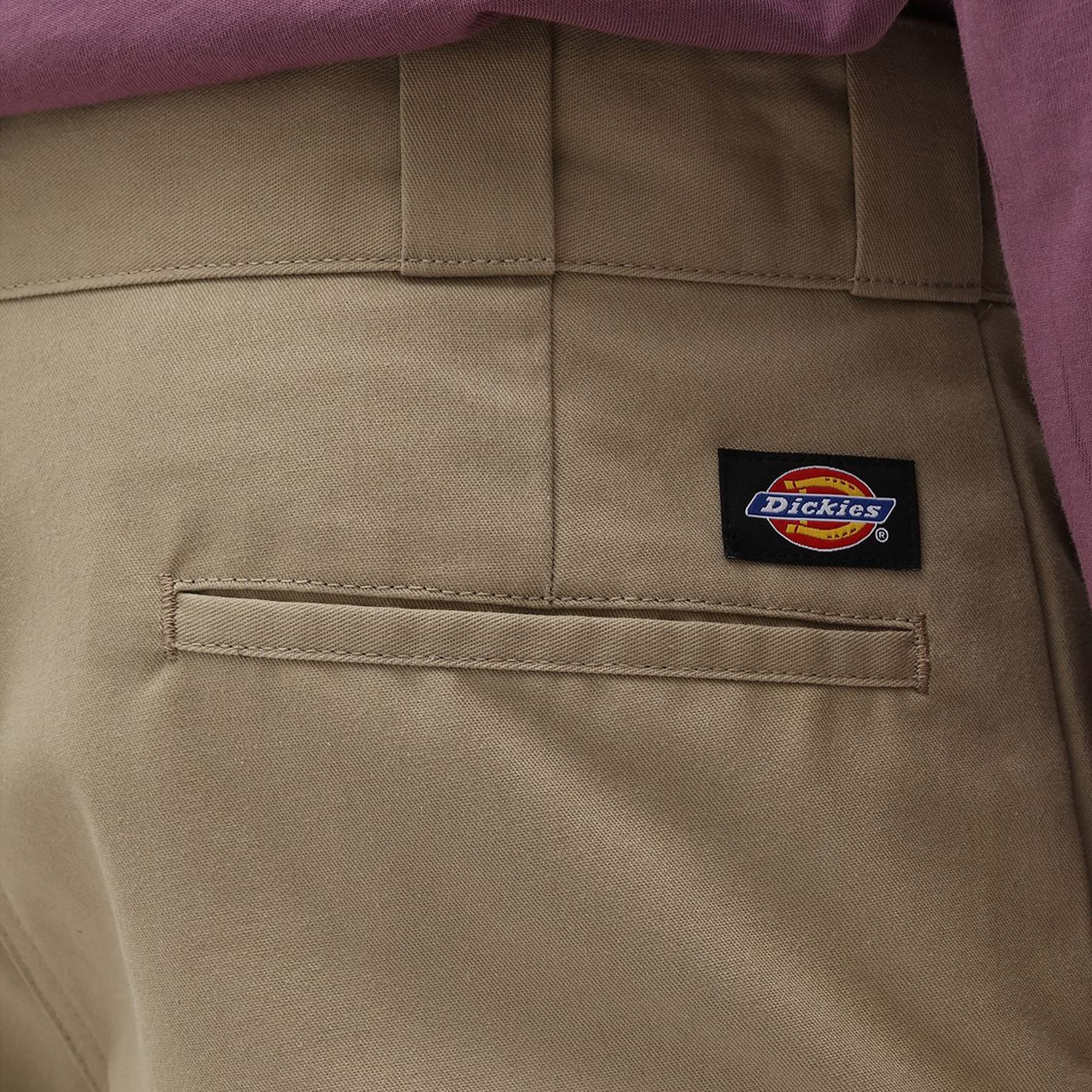 https://admin.plaze-shop.de/wp-content/uploads/2021/04/Dickies_Slim_Short_Khaki_Plaze-Shop_1.jpg