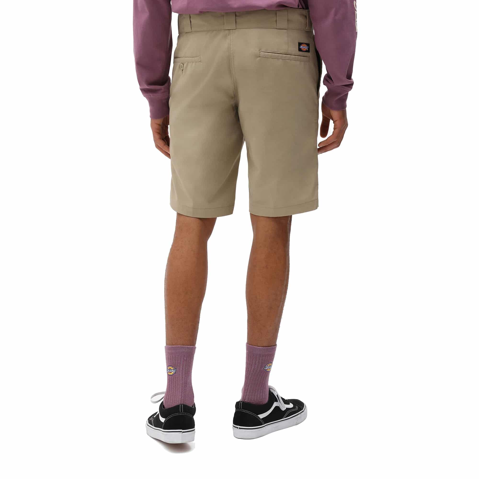 https://admin.plaze-shop.de/wp-content/uploads/2021/04/Dickies_Slim_Short_Khaki_Plaze-Shop_2.jpg