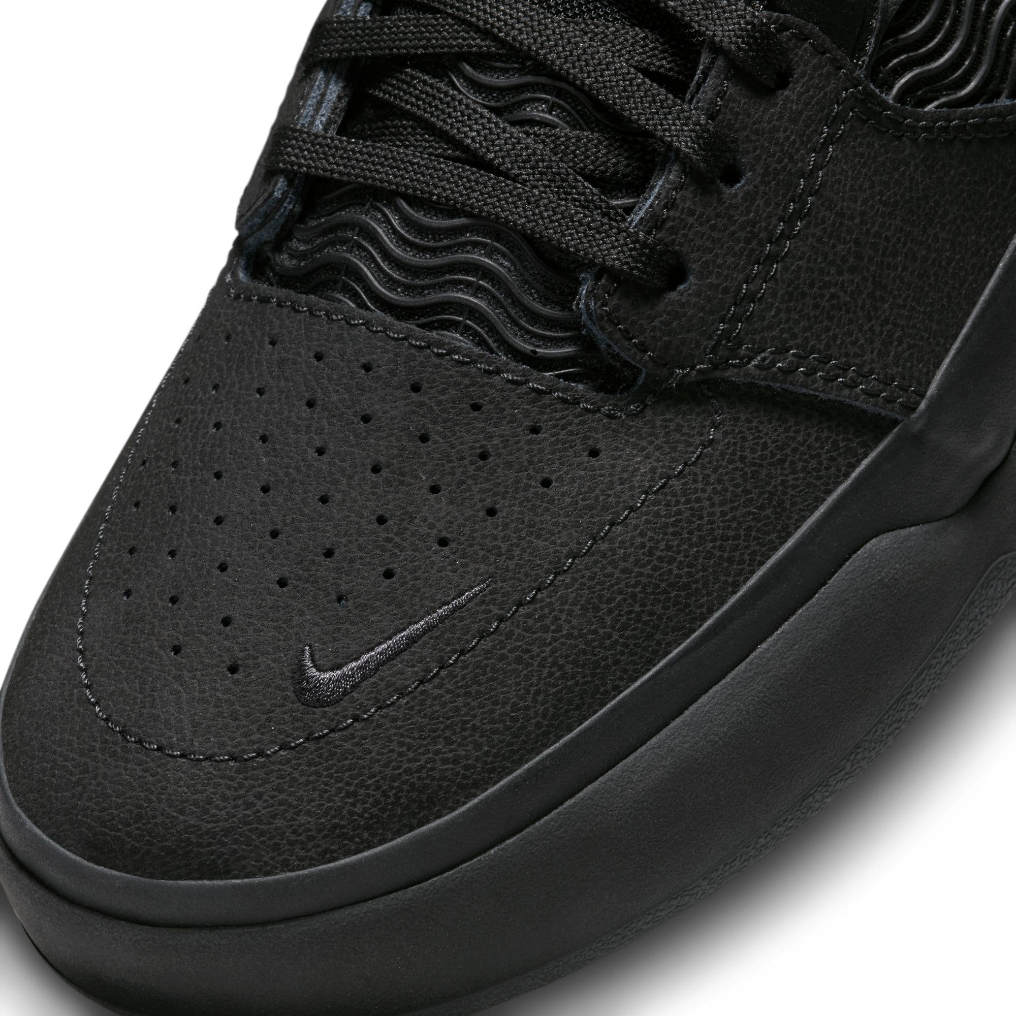 https://admin.plaze-shop.de/wp-content/uploads/2022/11/NikeSB_Ishod_DZ5648-001_plaze-shop_3.jpeg