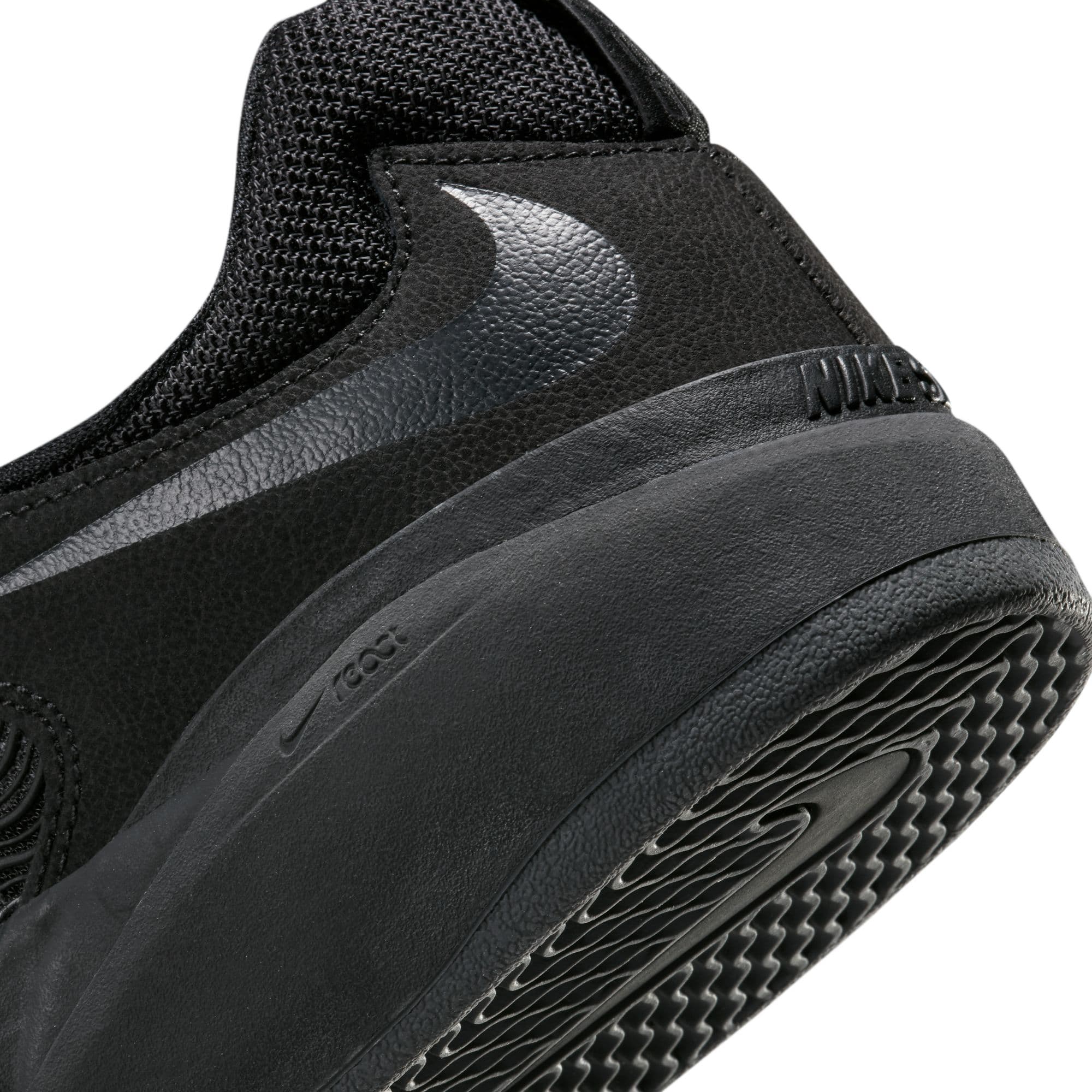 https://admin.plaze-shop.de/wp-content/uploads/2022/11/NikeSB_Ishod_DZ5648-001_plaze-shop_4.jpeg