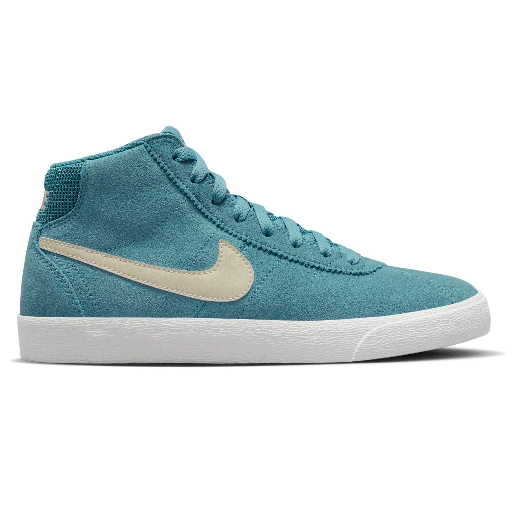 https://admin.plaze-shop.de/wp-content/uploads/2022/12/NikeSB_Bruin_Hi_DR0126-400_plaze-shop_1.jpeg