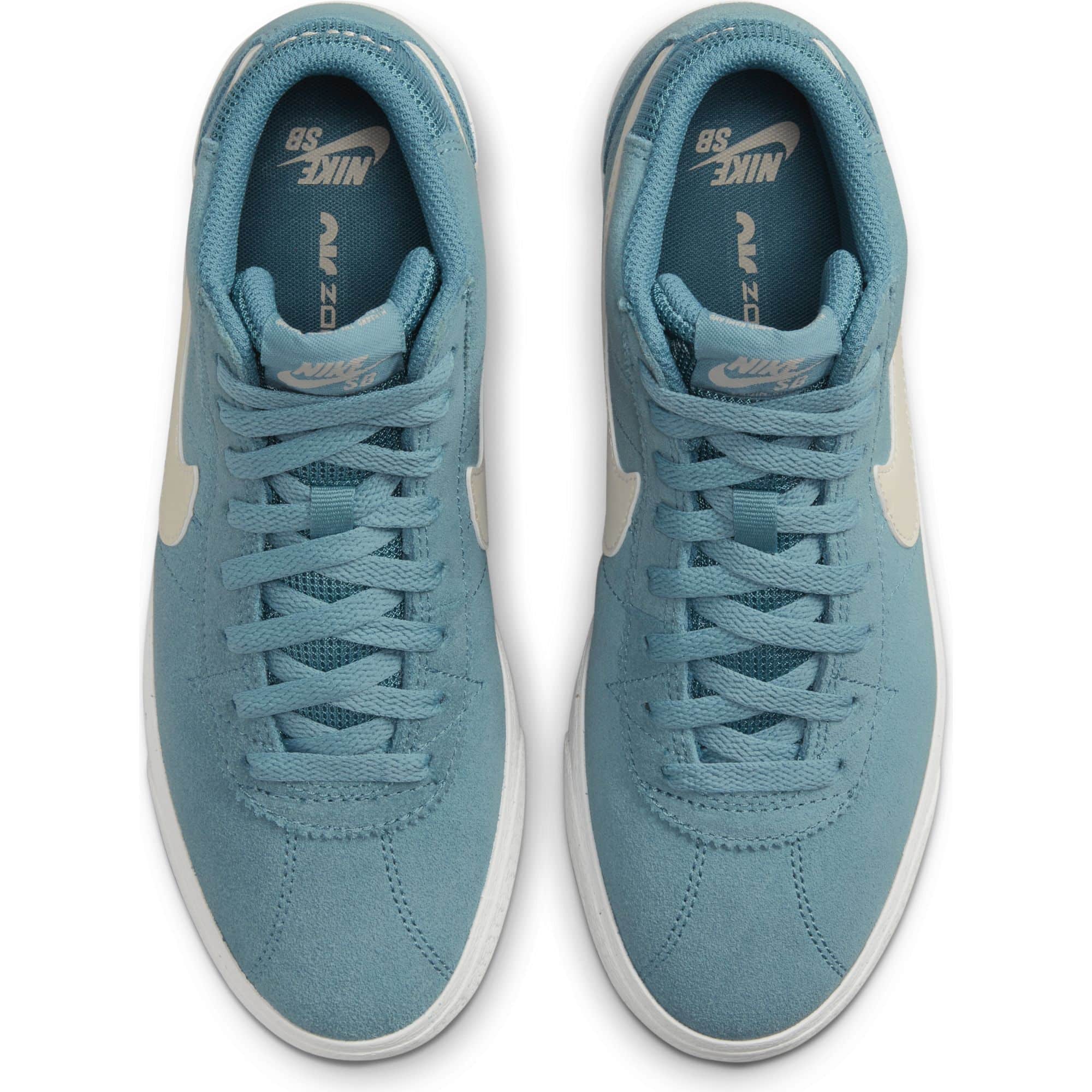 https://admin.plaze-shop.de/wp-content/uploads/2022/12/NikeSB_Bruin_Hi_DR0126-400_plaze-shop_6.jpeg