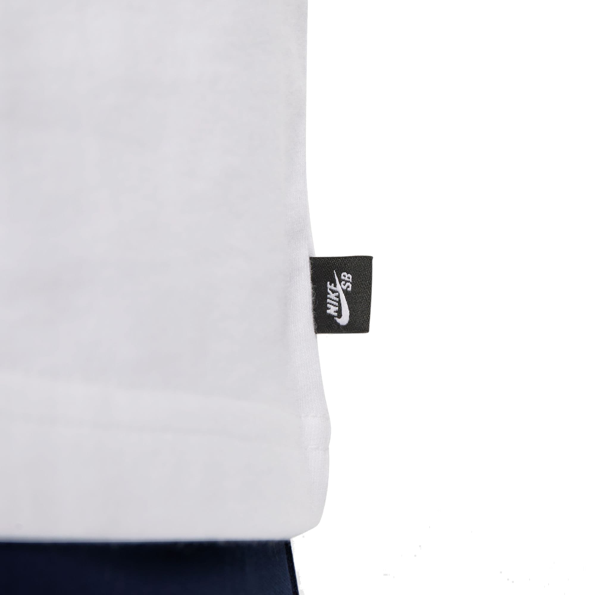 https://admin.plaze-shop.de/wp-content/uploads/2023/05/NikeSB_Globe_Guy_White_plaze-shop_5.jpeg