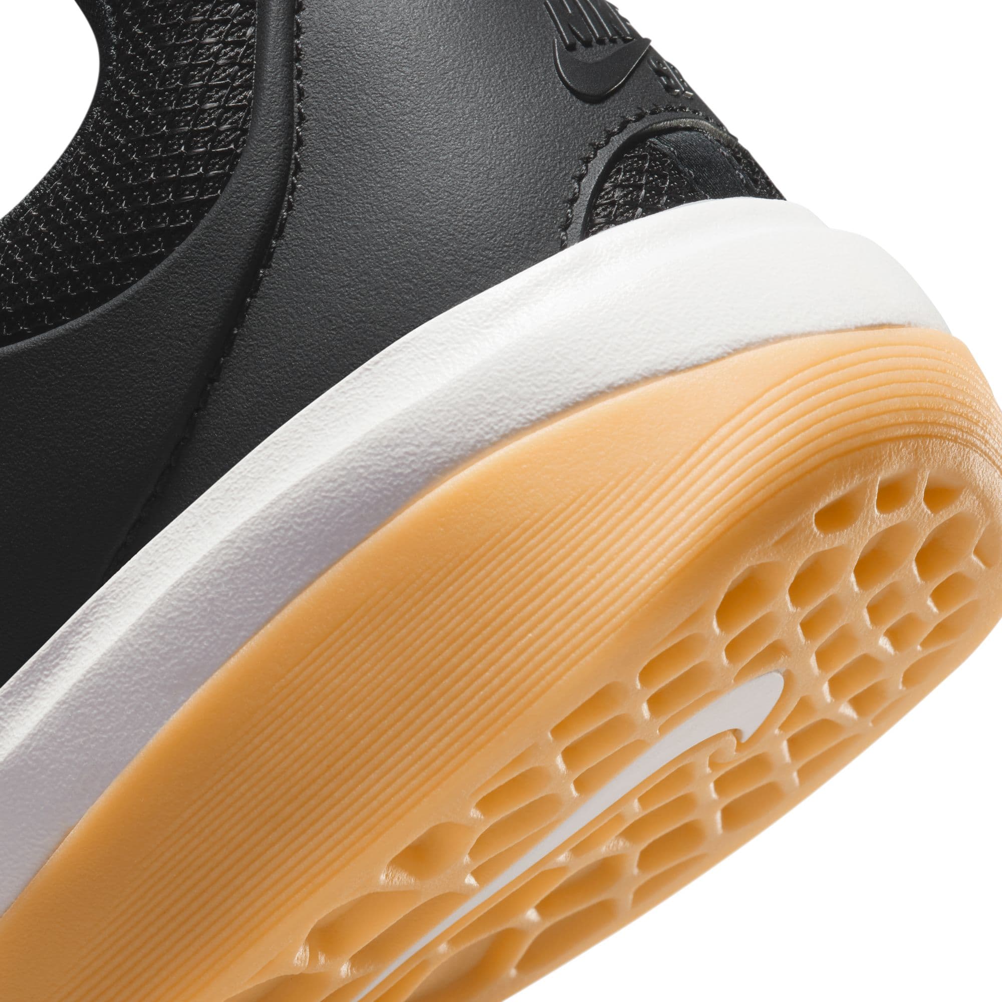 https://admin.plaze-shop.de/wp-content/uploads/2023/06/NIkeSB_Nyjah_DV7896_001_plaze-shop_5.jpeg