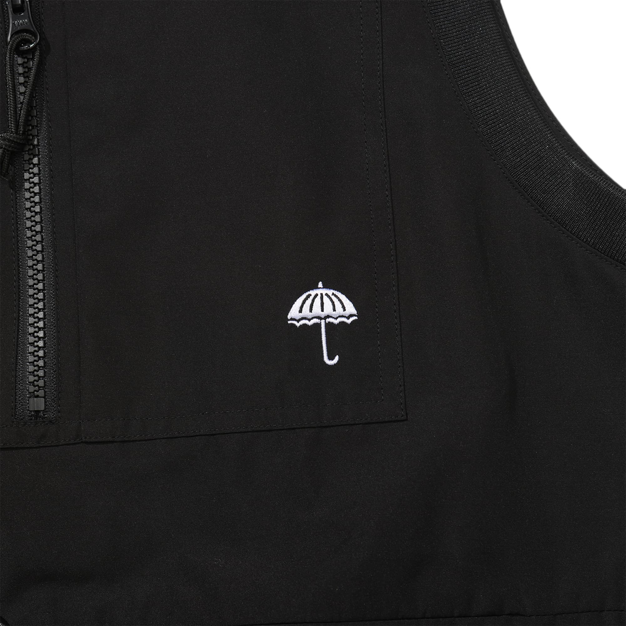 https://admin.plaze-shop.de/wp-content/uploads/2023/07/Helas_River-Vest_black_plaze-skateshop_2.jpg
