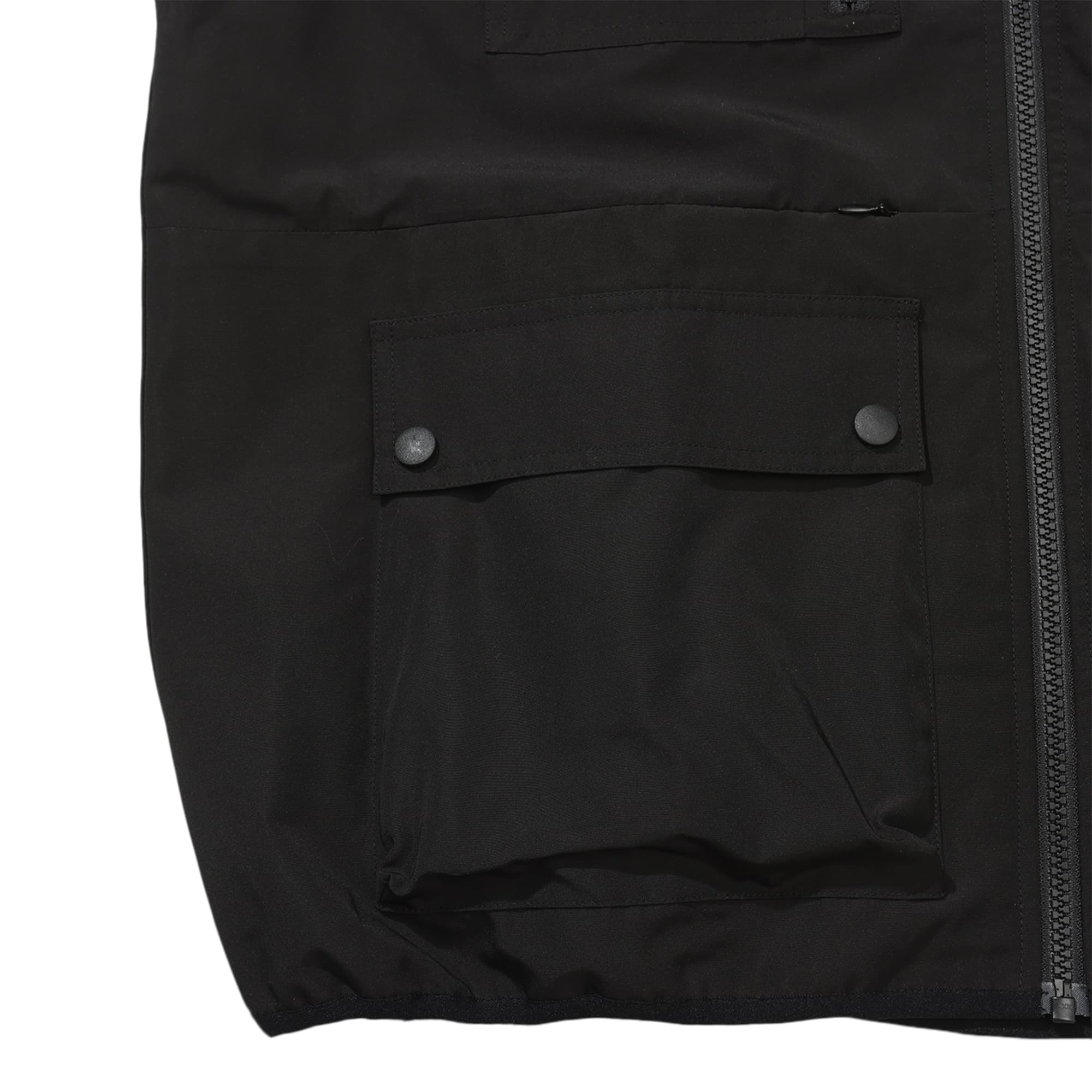 https://admin.plaze-shop.de/wp-content/uploads/2023/07/Helas_River-Vest_black_plaze-skateshop_4.jpg
