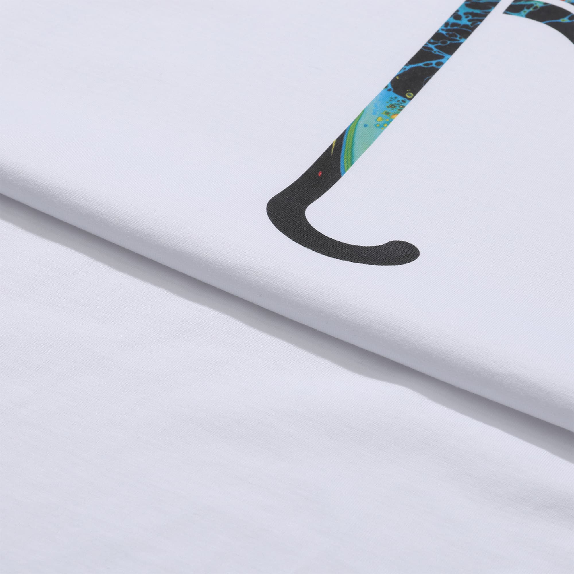 https://admin.plaze-shop.de/wp-content/uploads/2023/09/Helas_Liquid-Tee_white_plaze-skateshop_6.jpg