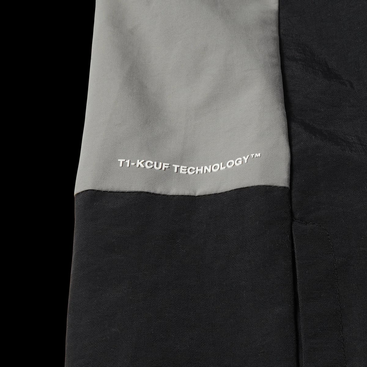 https://admin.plaze-shop.de/wp-content/uploads/2023/09/Huf_Set_Shell_Jacket_Black_plaze-shop_4.webp