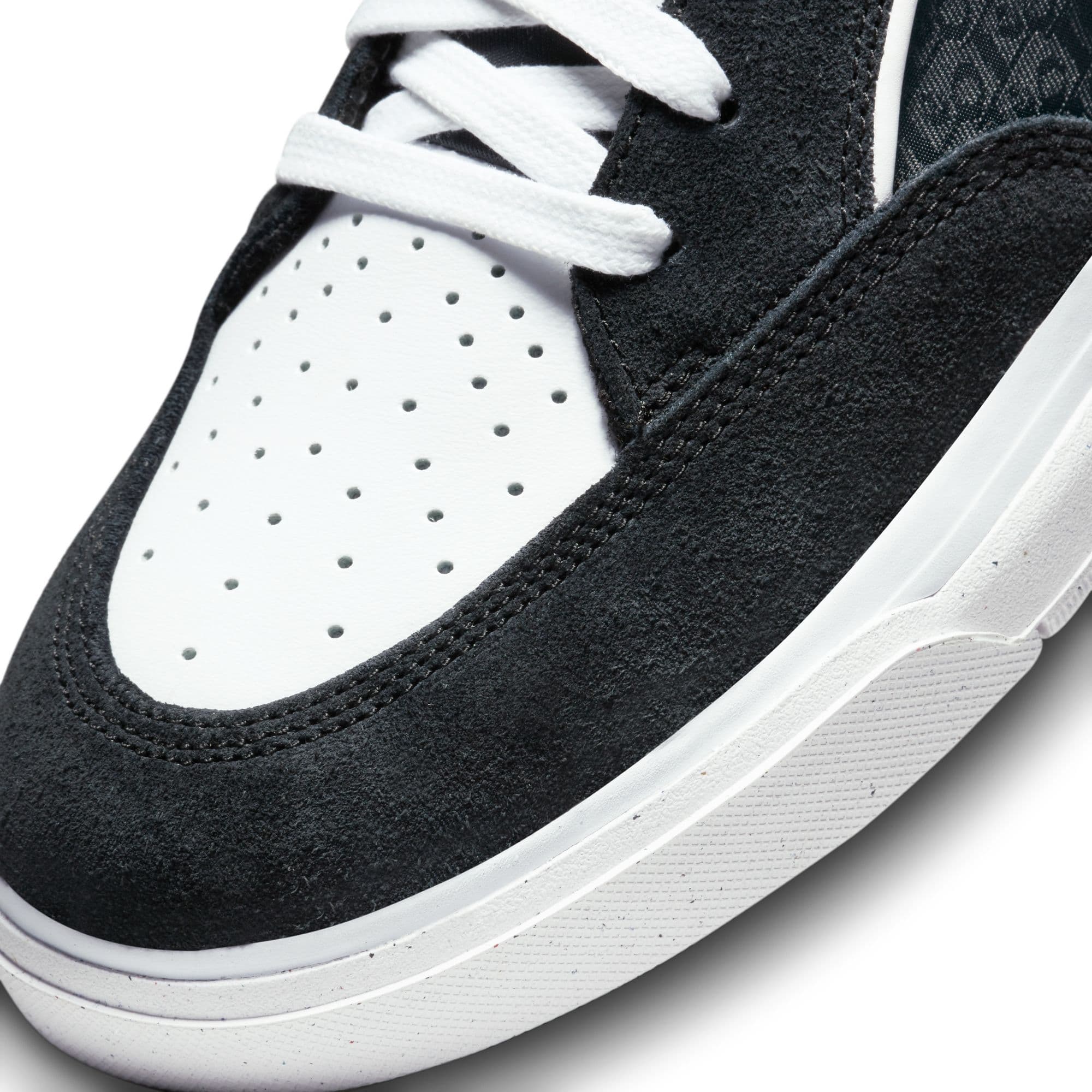 https://admin.plaze-shop.de/wp-content/uploads/2023/10/NikeSB_React_Leo_plaze-shop_3.jpeg