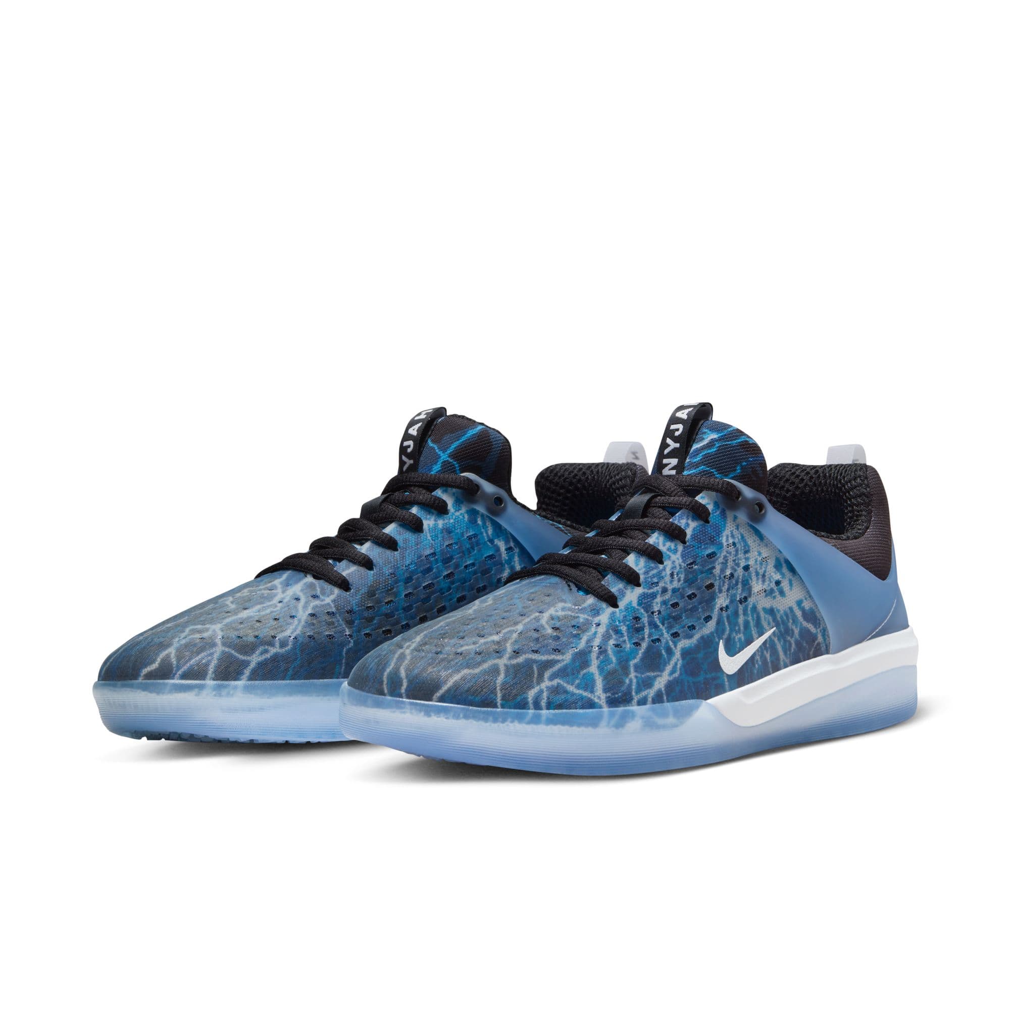 https://admin.plaze-shop.de/wp-content/uploads/2023/11/NikeSB_Nyjah_3_FB2394-001_plaze-shop_5.jpeg