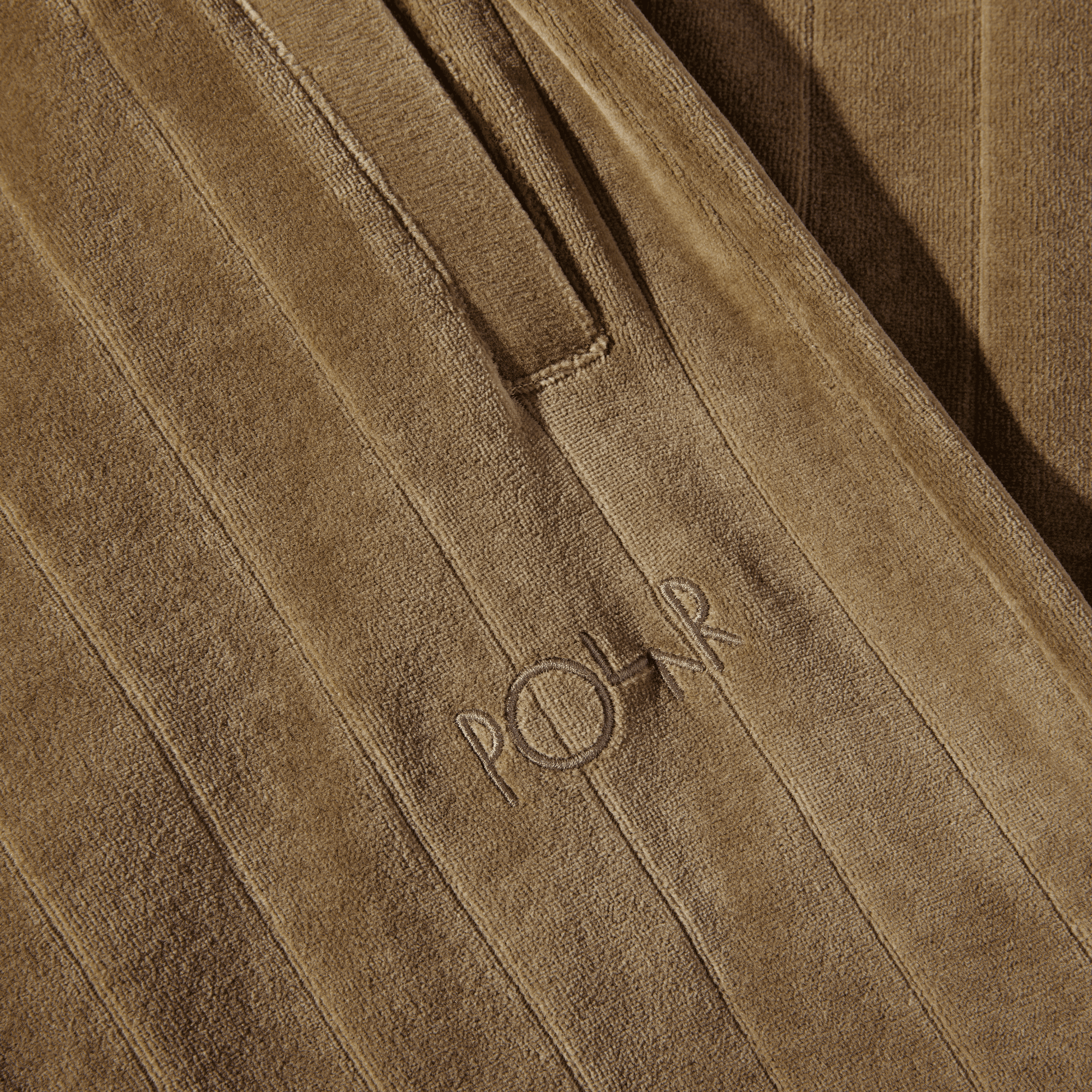 https://admin.plaze-shop.de/wp-content/uploads/2023/11/Polar_Velour_Sweatpant_plaze-shop_3.png