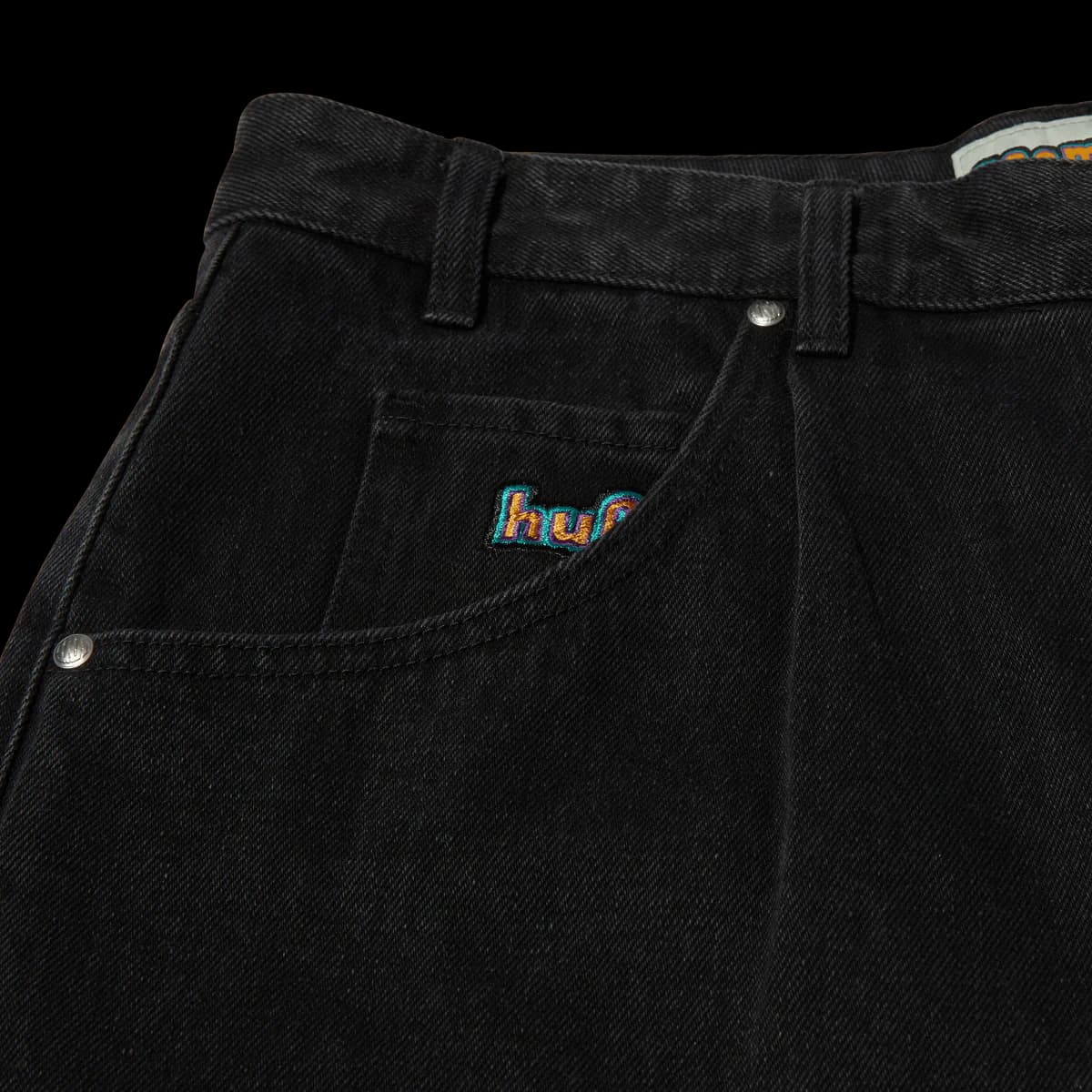 https://admin.plaze-shop.de/wp-content/uploads/2024/03/Huf_Cromer_Short_Black_plaze-shop_1-4.webp