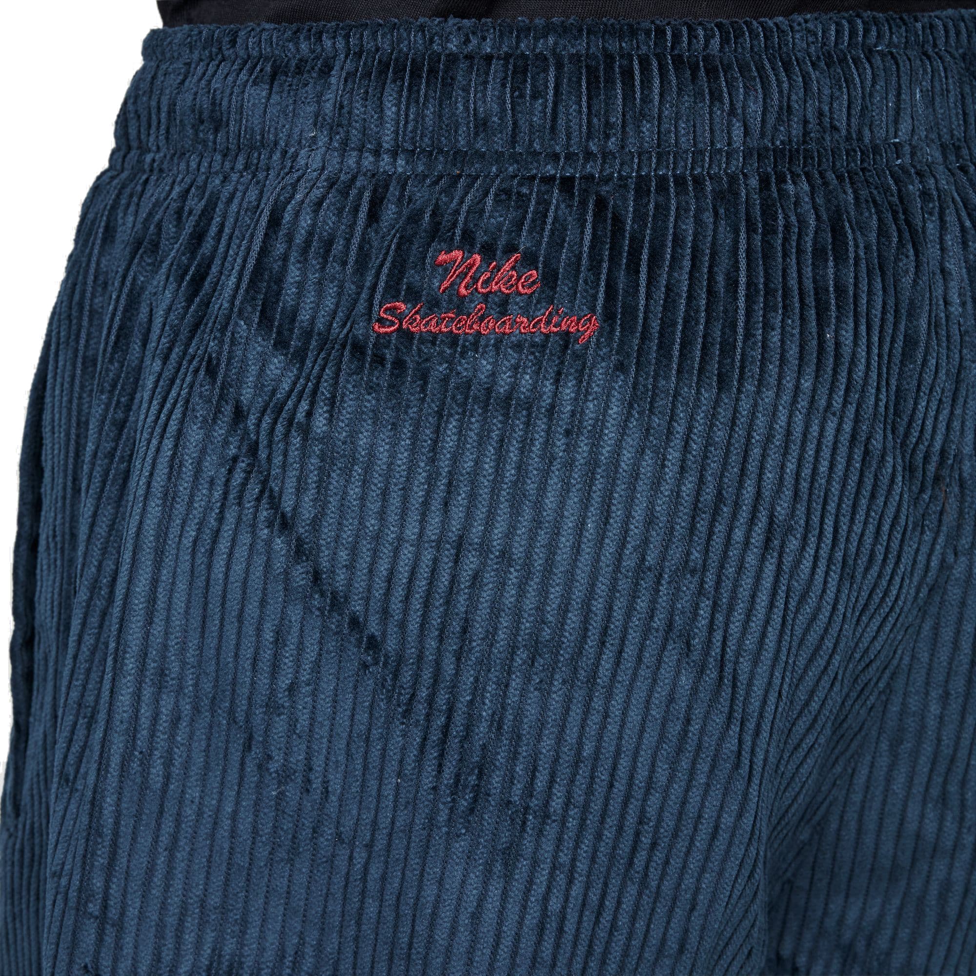 https://admin.plaze-shop.de/wp-content/uploads/2024/10/NikeSB_FV7395-478_plaze-shop_1-5.jpeg