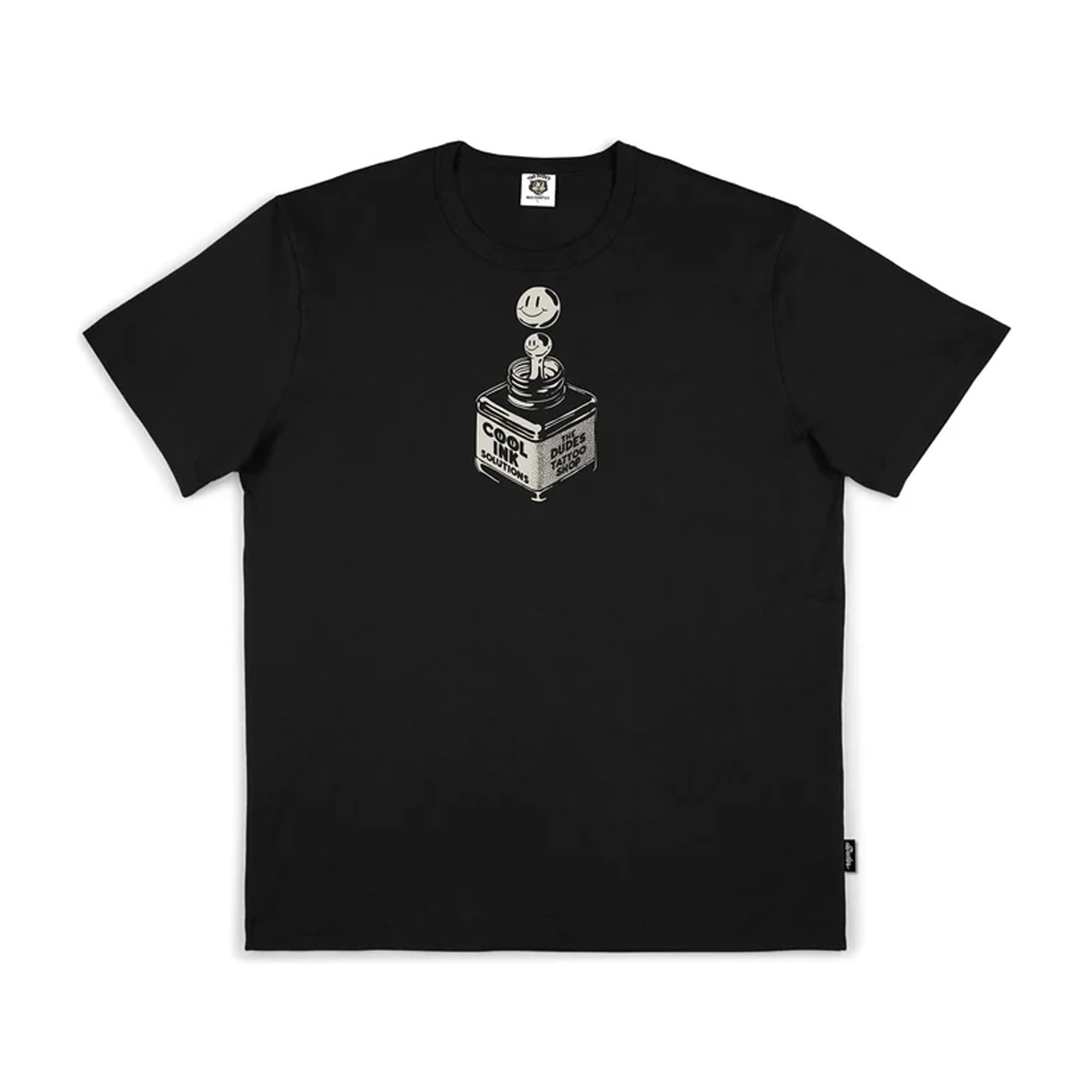 https://admin.plaze-shop.de/wp-content/uploads/2024/10/The_Dudes_Drop_Tee_Black_plaze-shop_1.webp