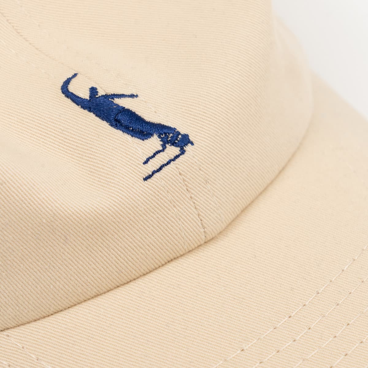 https://admin.plaze-shop.de/wp-content/uploads/2025/03/Magenta_PWS_Dad_Hat_Beige_plaze-shop_1-3.jpg
