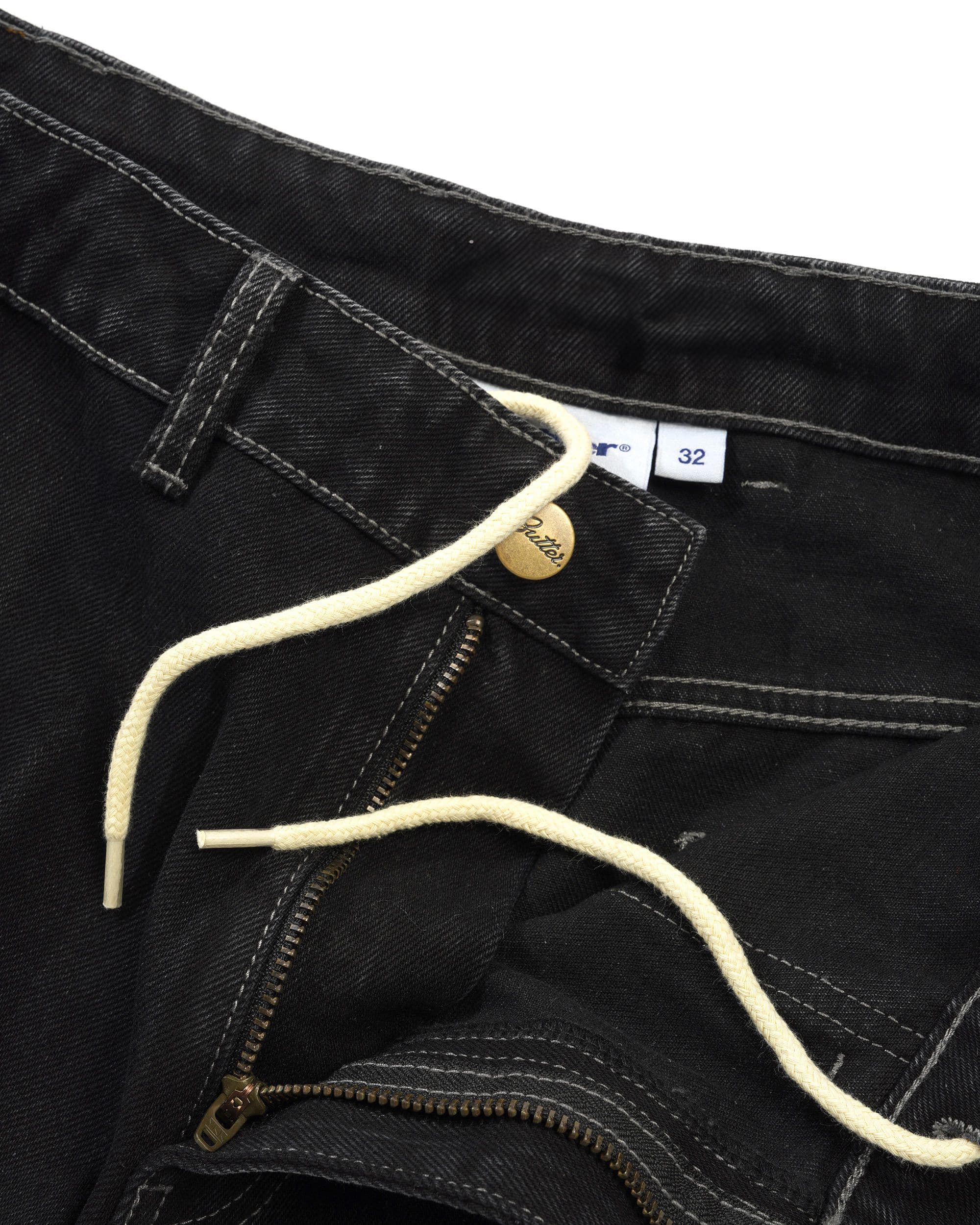 https://admin.plaze-shop.de/wp-content/uploads/2025/06/Scribble-Denim-Shorts-Washed-Black-4-1.jpg
