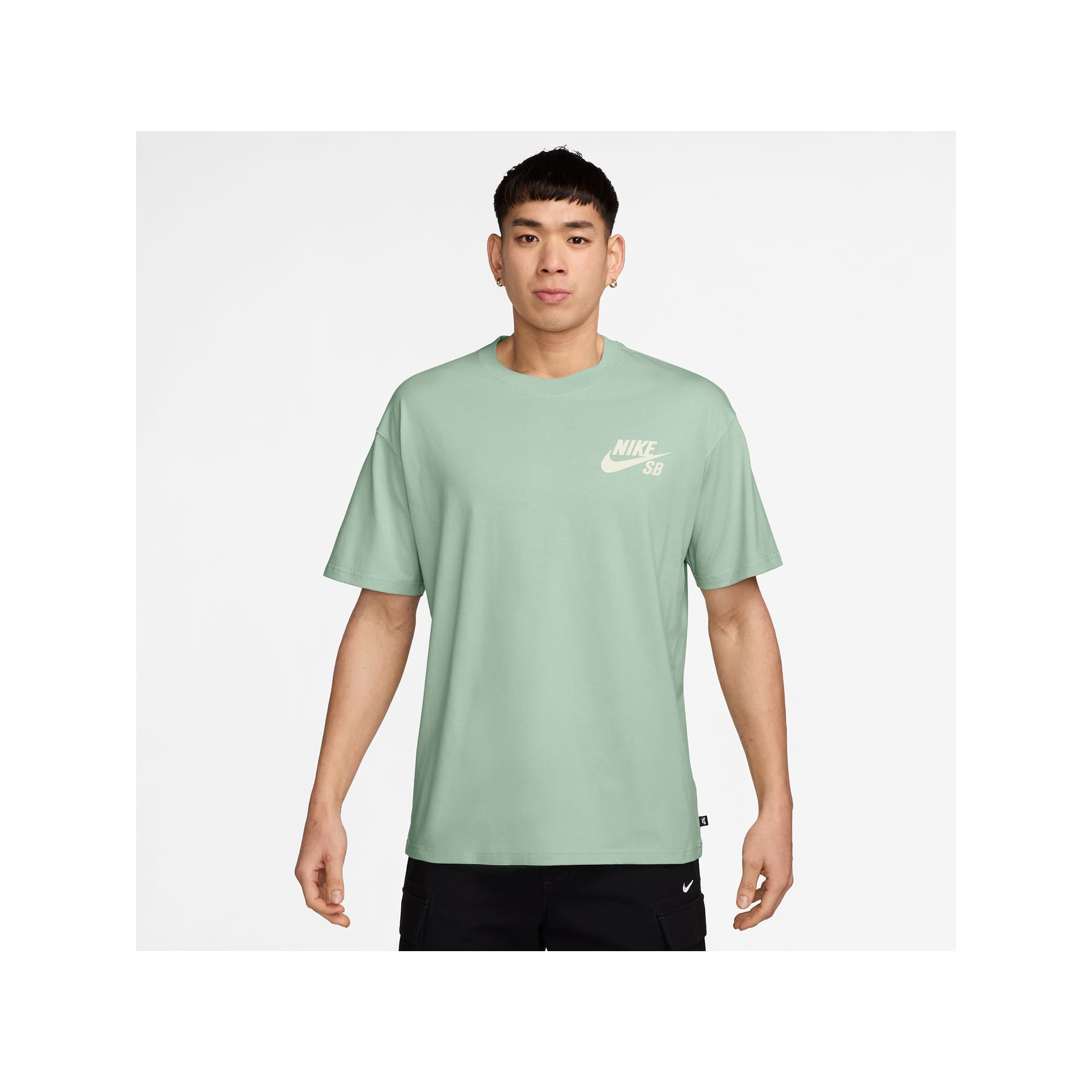 https://admin.plaze-shop.de/wp-content/uploads/2025/06/nike-tee.jpg