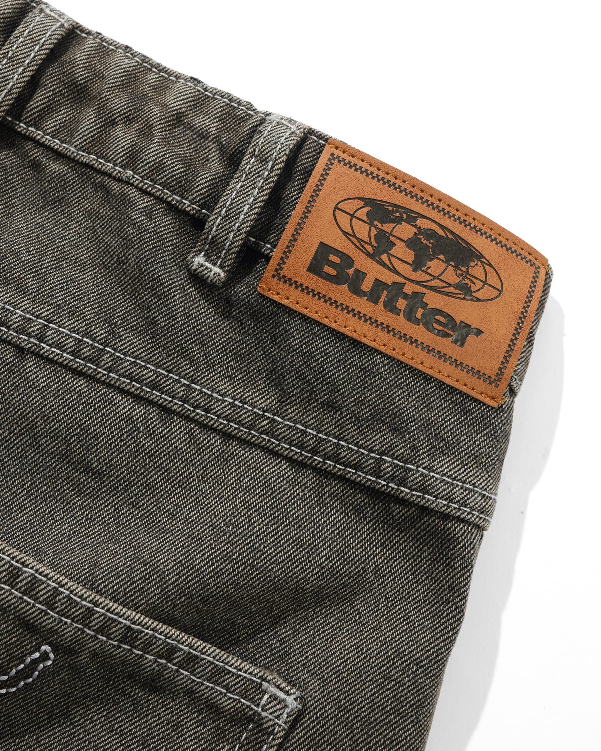 https://admin.plaze-shop.de/wp-content/uploads/2025/08/Roach-Denim-Jeans-Black-Wash-4-scaled.jpg