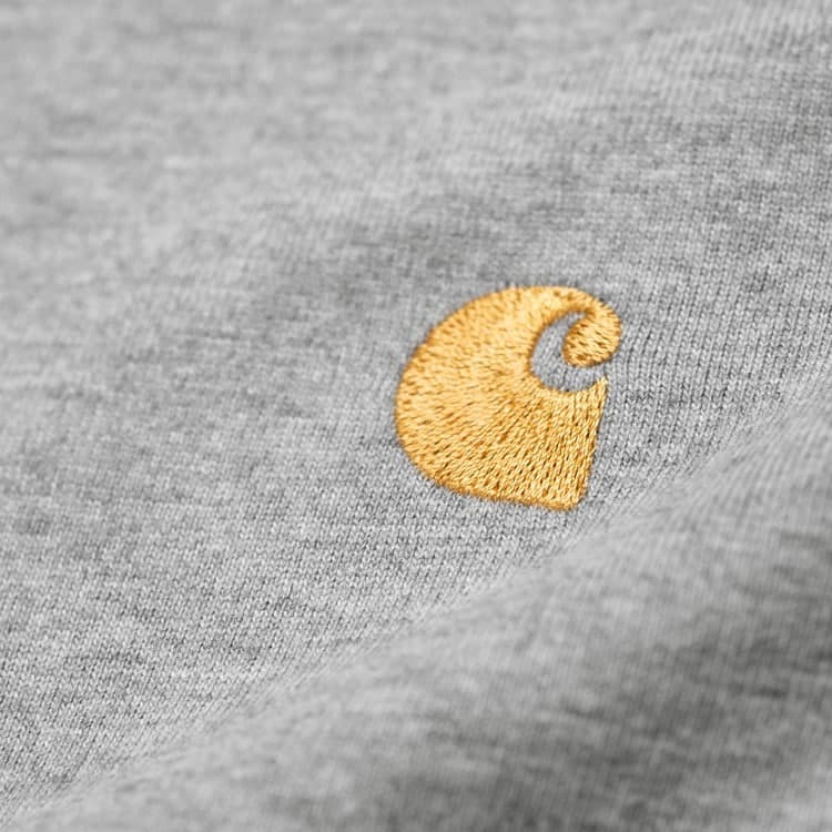 https://admin.plaze-shop.de/wp-content/uploads/2021/04/I02639197_Carhartt_S_S_Chase-T_Shirt_GreyHeather_Gold_Plaze-Shop_2.jpg