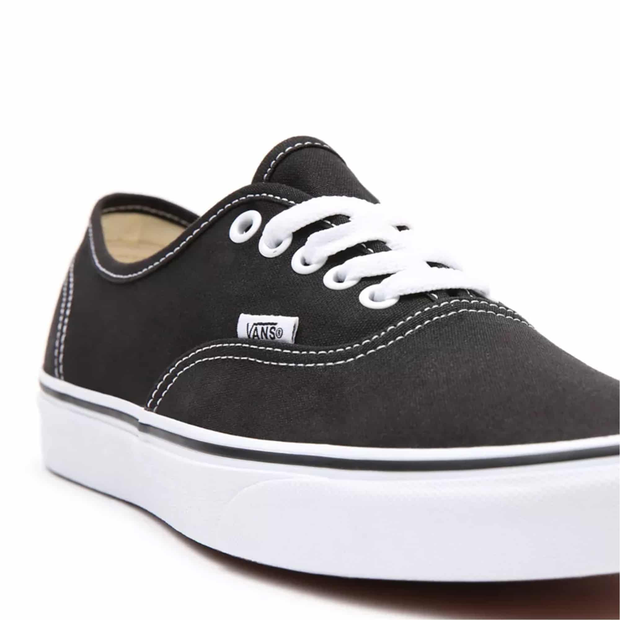 https://admin.plaze-shop.de/wp-content/uploads/2021/04/VN000EE3BLK1_Vans_Authentic_Black_White_Plaze-Shop_2.jpg