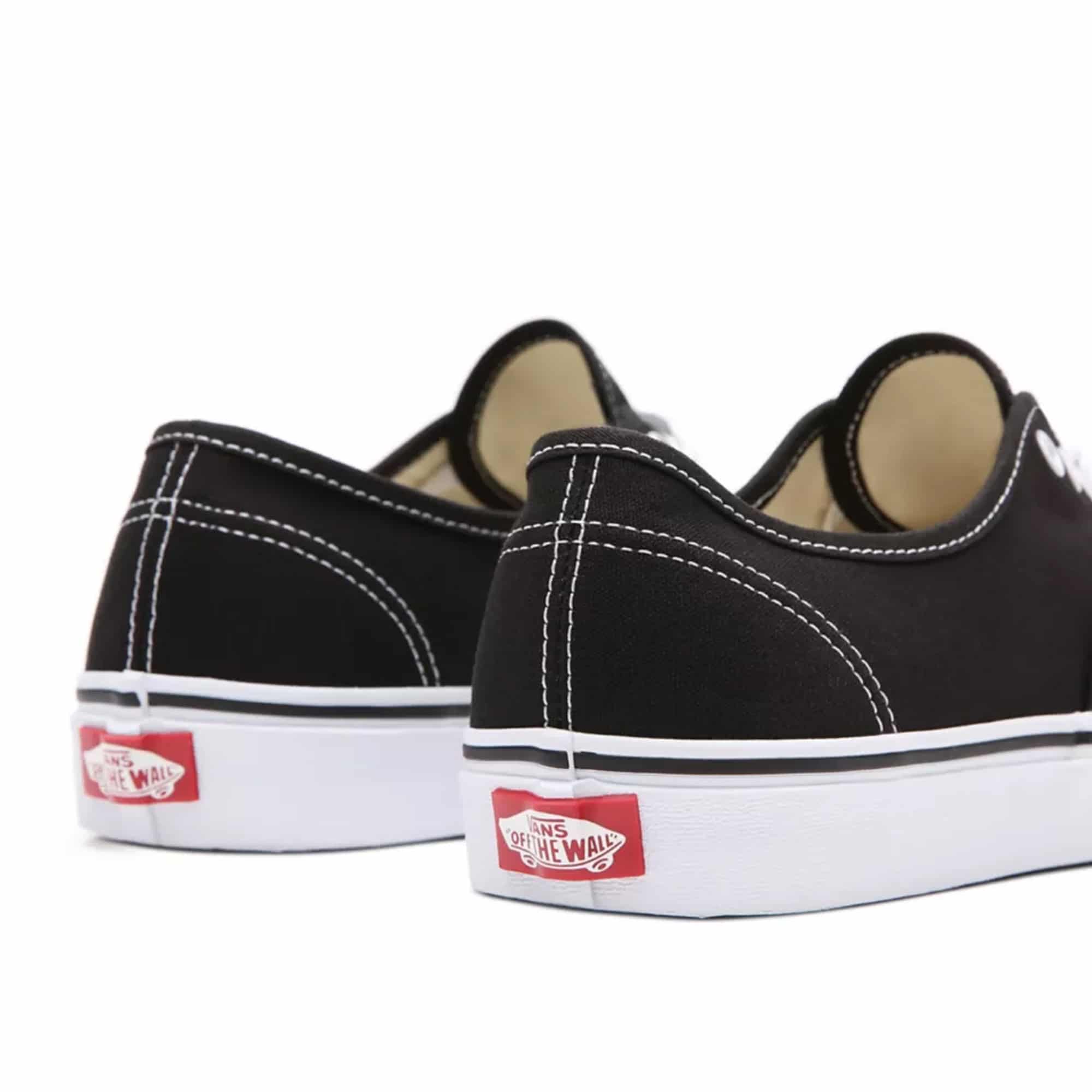 https://admin.plaze-shop.de/wp-content/uploads/2021/04/VN000EE3BLK1_Vans_Authentic_Black_White_Plaze-Shop_3.jpg