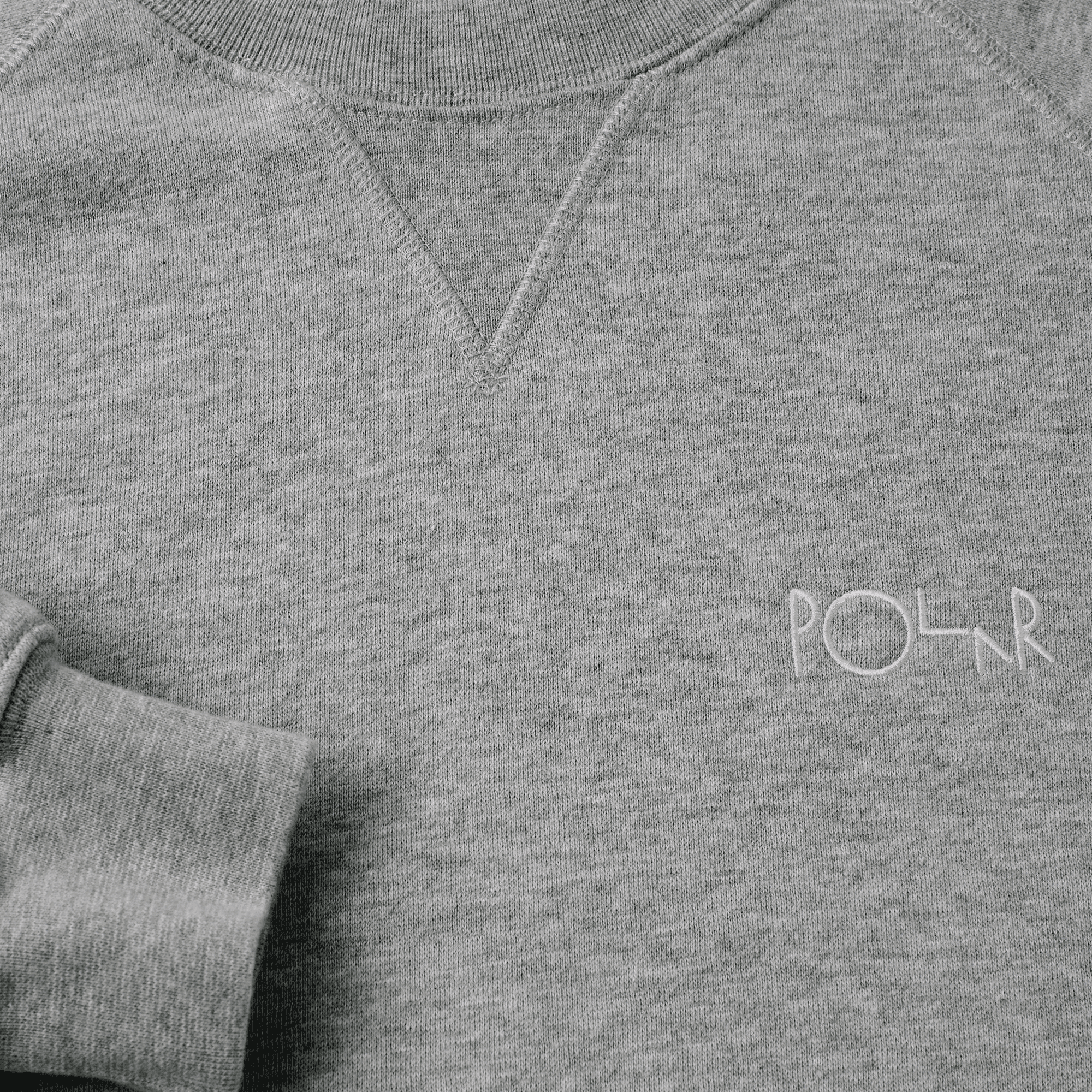 https://admin.plaze-shop.de/wp-content/uploads/2022/03/Polar_Default_Crewneck_Heather_plaze-shop_3.png