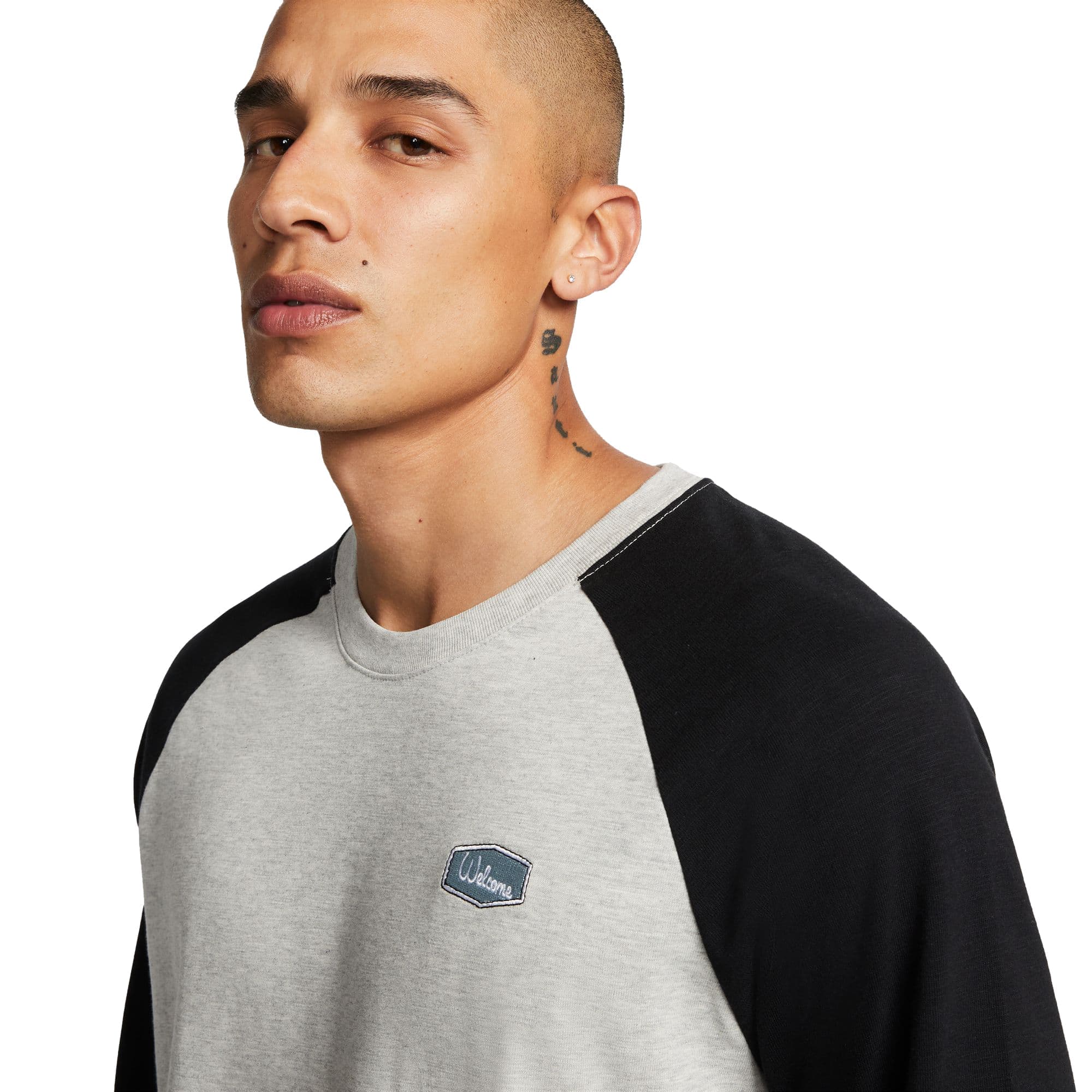 https://admin.plaze-shop.de/wp-content/uploads/2022/07/DQ6284-050_NikeSB_BSBL_RGLN_Tee_LA_plaze-skateshop_4.jpg