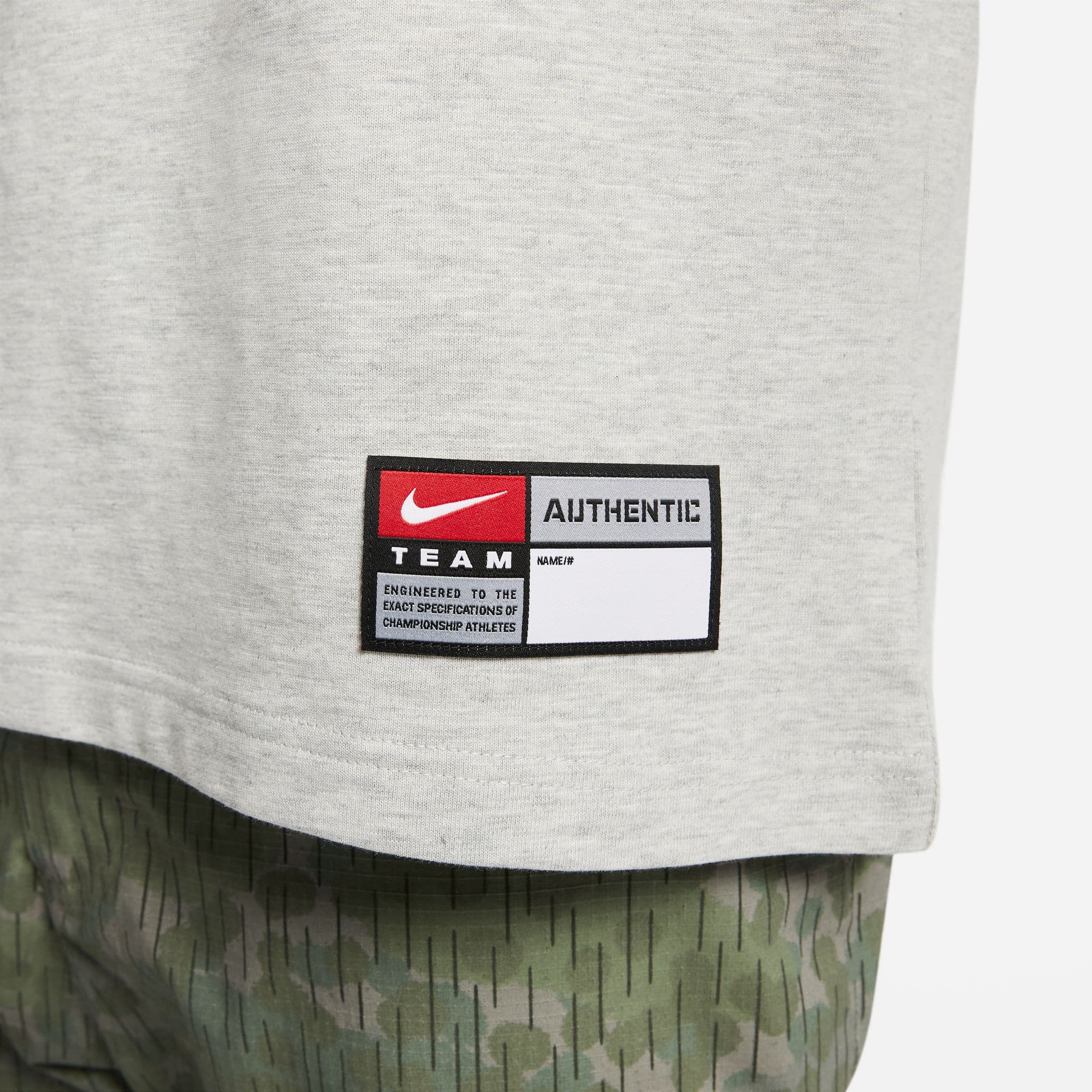 https://admin.plaze-shop.de/wp-content/uploads/2022/07/DQ6284-050_NikeSB_BSBL_RGLN_Tee_LA_plaze-skateshop_6.jpg