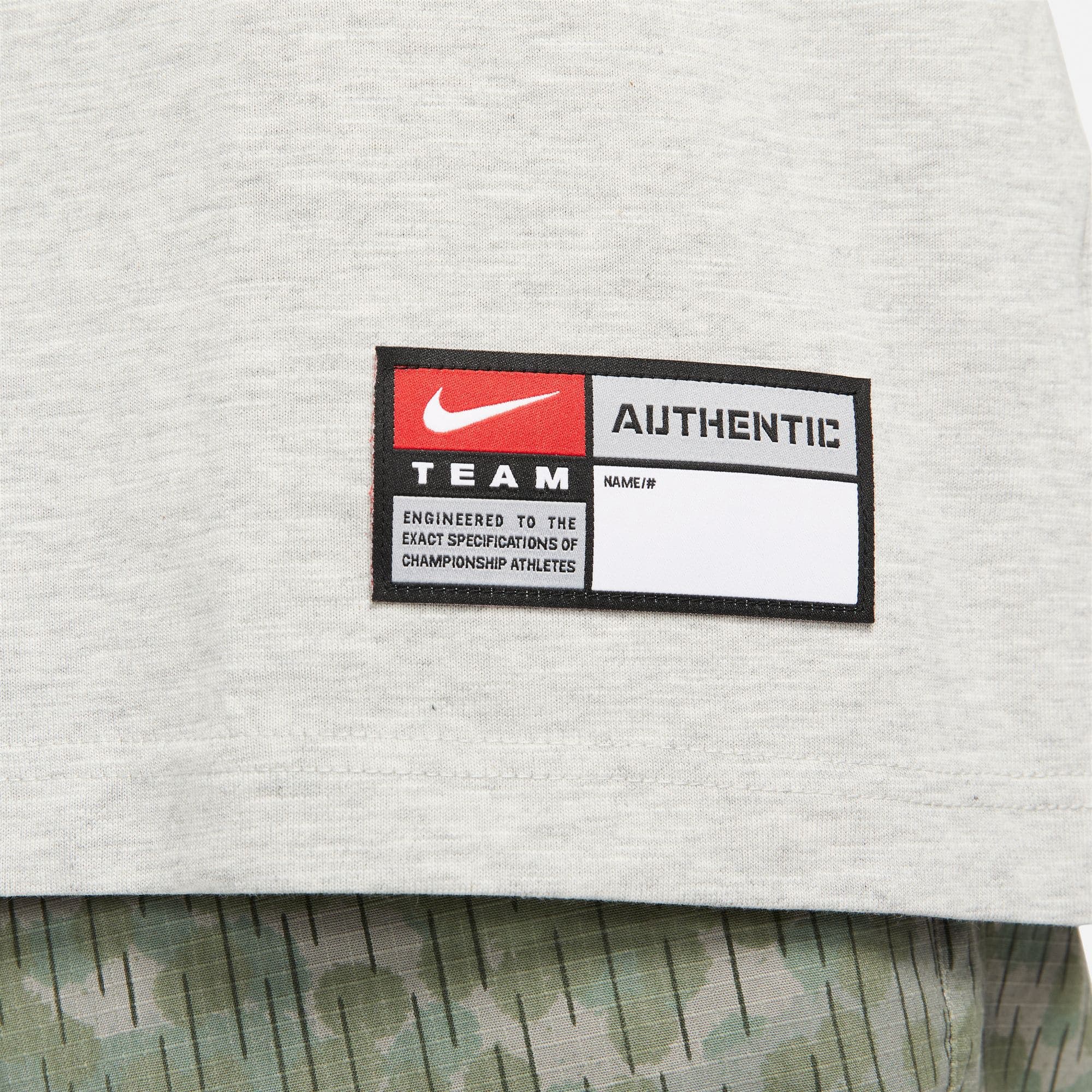 https://admin.plaze-shop.de/wp-content/uploads/2022/07/DV1725-050_NikeSB_BSBL_RGLN_Tee_SF_plaze-skateshop_5.jpg