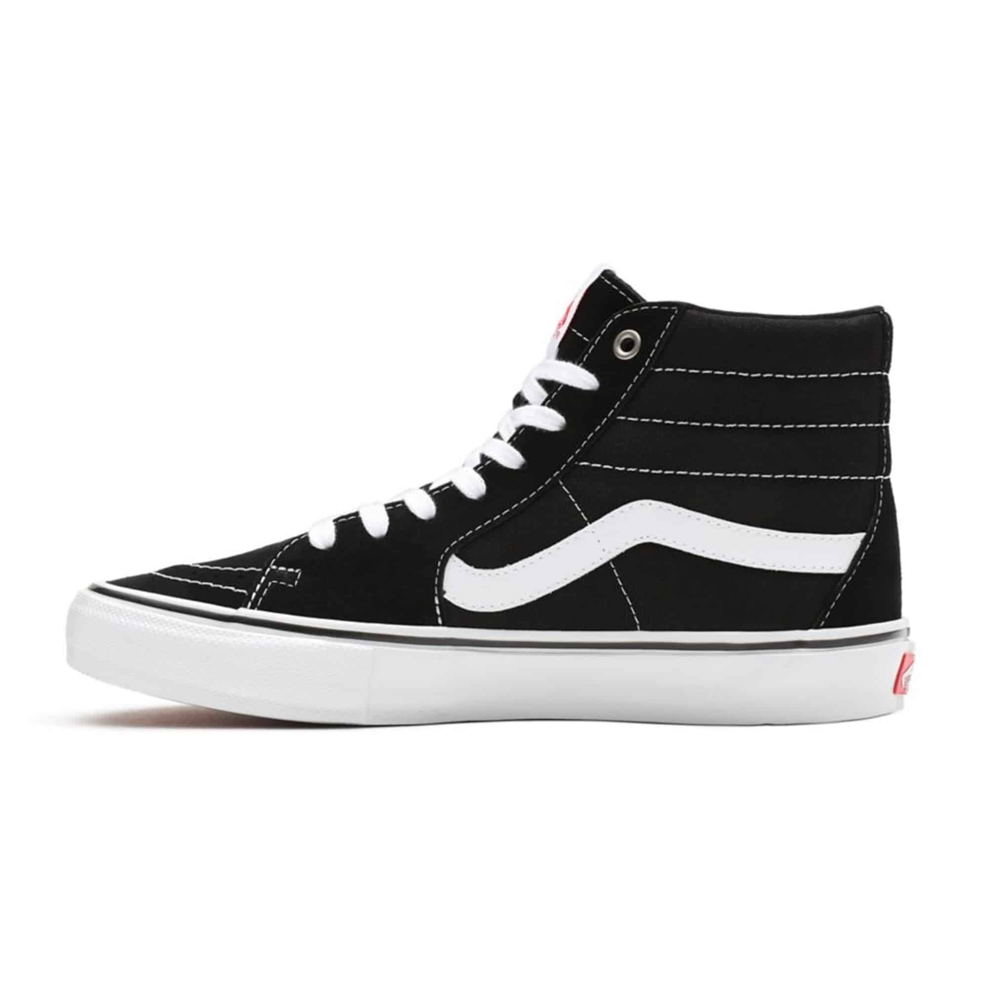 https://admin.plaze-shop.de/wp-content/uploads/2022/08/Vans_Skate_Sk8-Hi_Black_White_plaze-shop_2.jpg