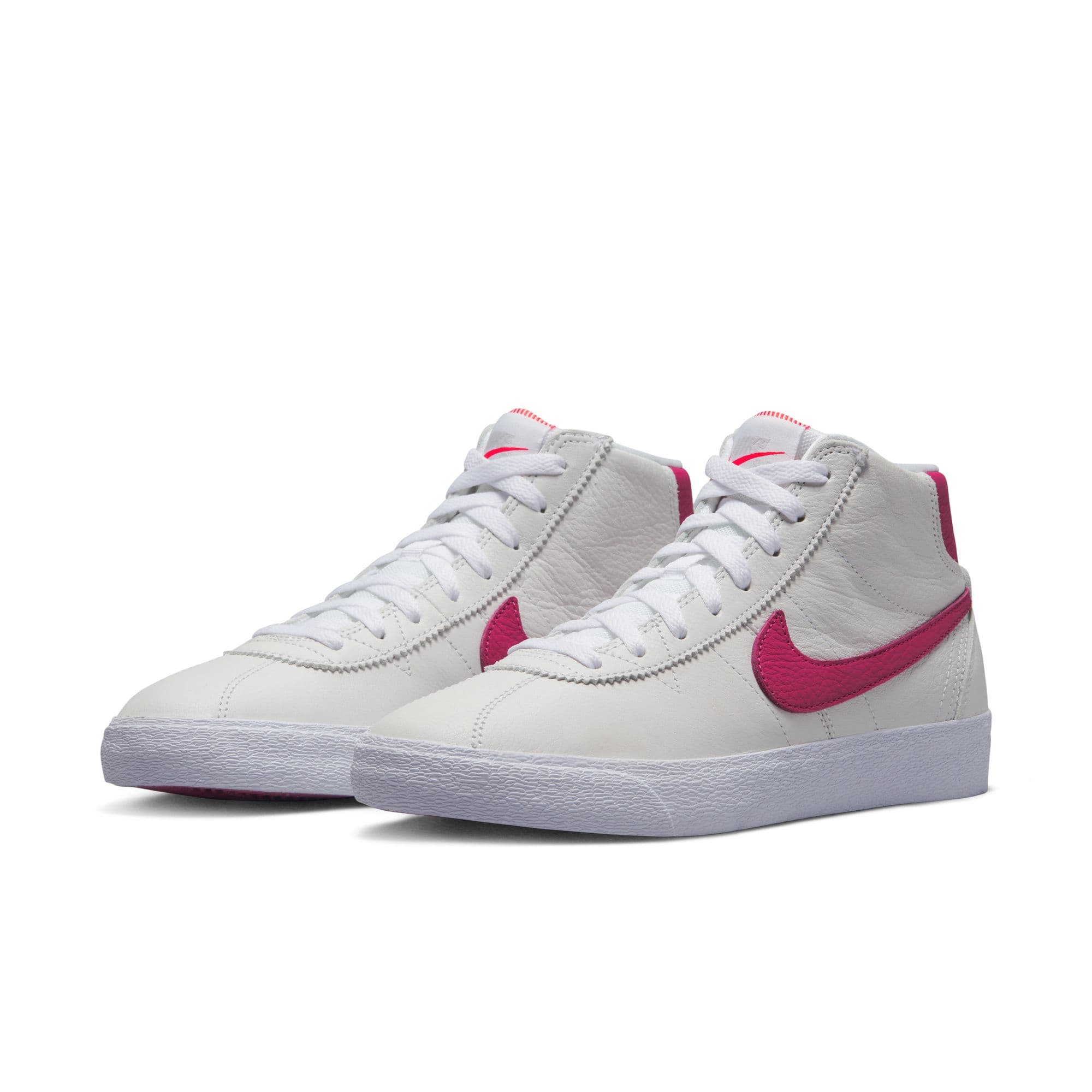 https://admin.plaze-shop.de/wp-content/uploads/2022/11/NikeSB_Bruin_High_DR0127-161_plaze-shop_5.jpeg