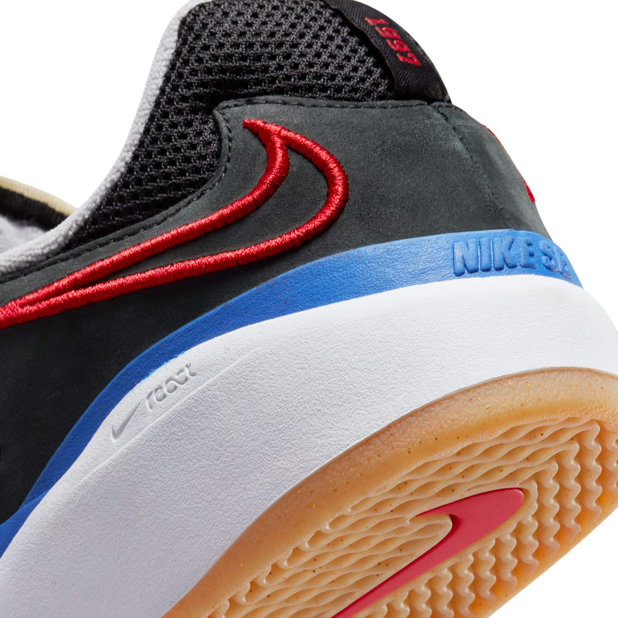 https://admin.plaze-shop.de/wp-content/uploads/2022/11/NikeSB_Ishod_PRM_DM0752-002_plaze-shop_4.jpeg