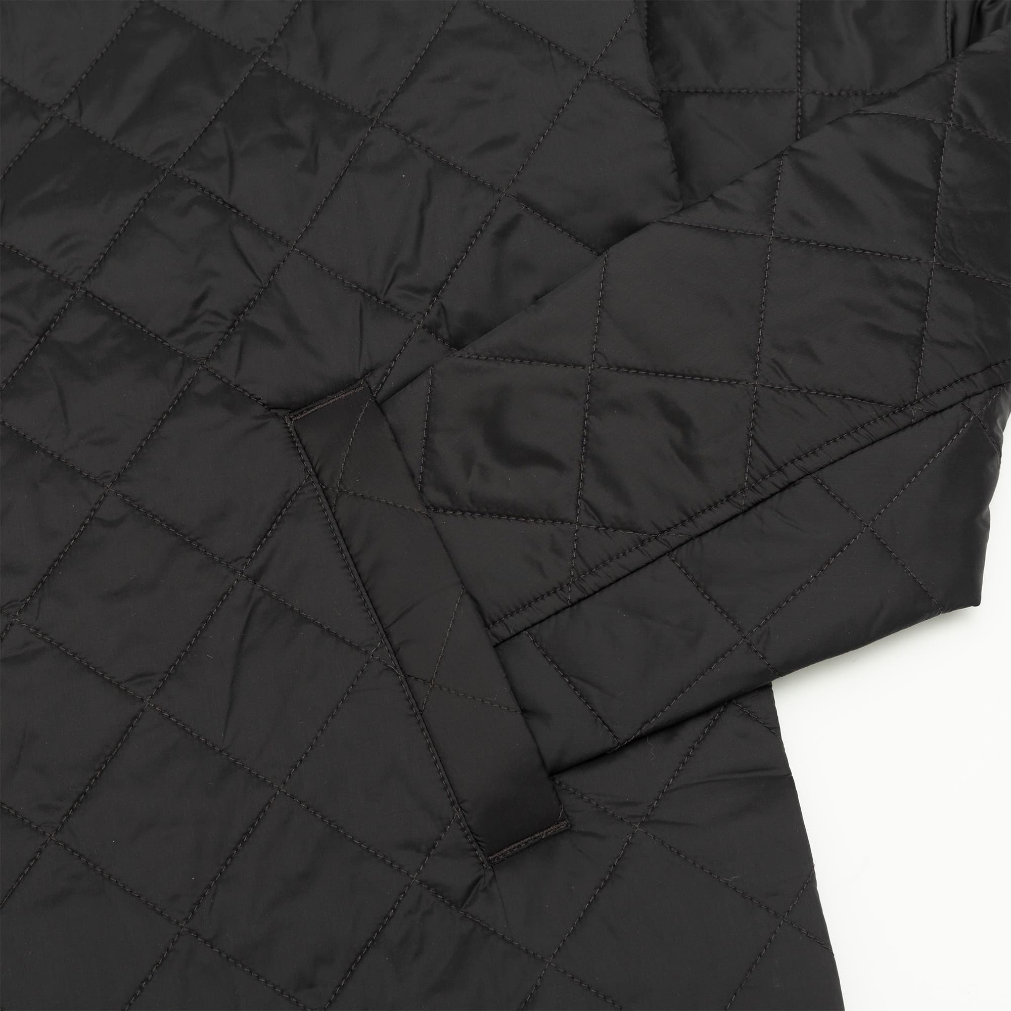 https://admin.plaze-shop.de/wp-content/uploads/2022/12/Chrystie_OGLogo_Jacket_black_plaze-skateshop_4.jpg