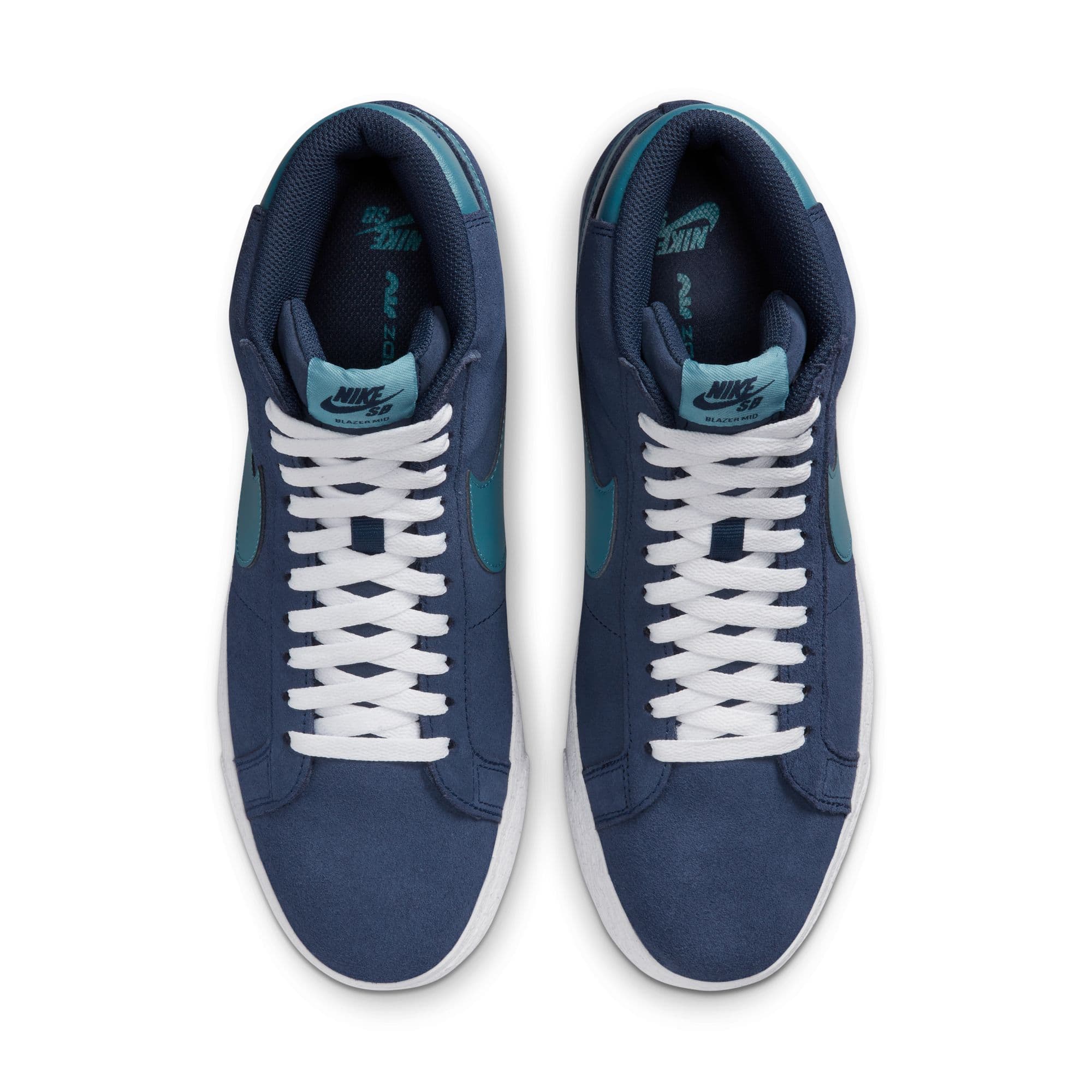 https://admin.plaze-shop.de/wp-content/uploads/2022/12/NikeSB_Blazer_Mid_Navy_Aqua_FD0731-400_plaze-shop_6.jpeg