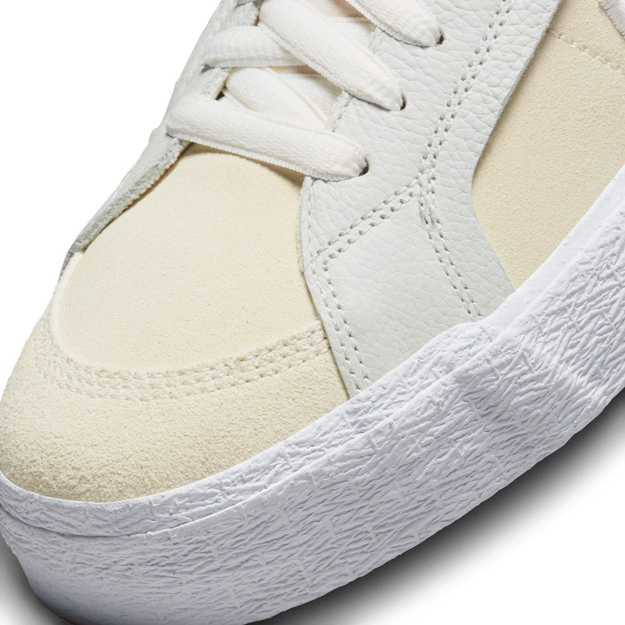 https://admin.plaze-shop.de/wp-content/uploads/2022/12/NikeSB_Blazer_Mid_Plus_Summit_White_DZ7587-110_plaze-shop_4.jpeg