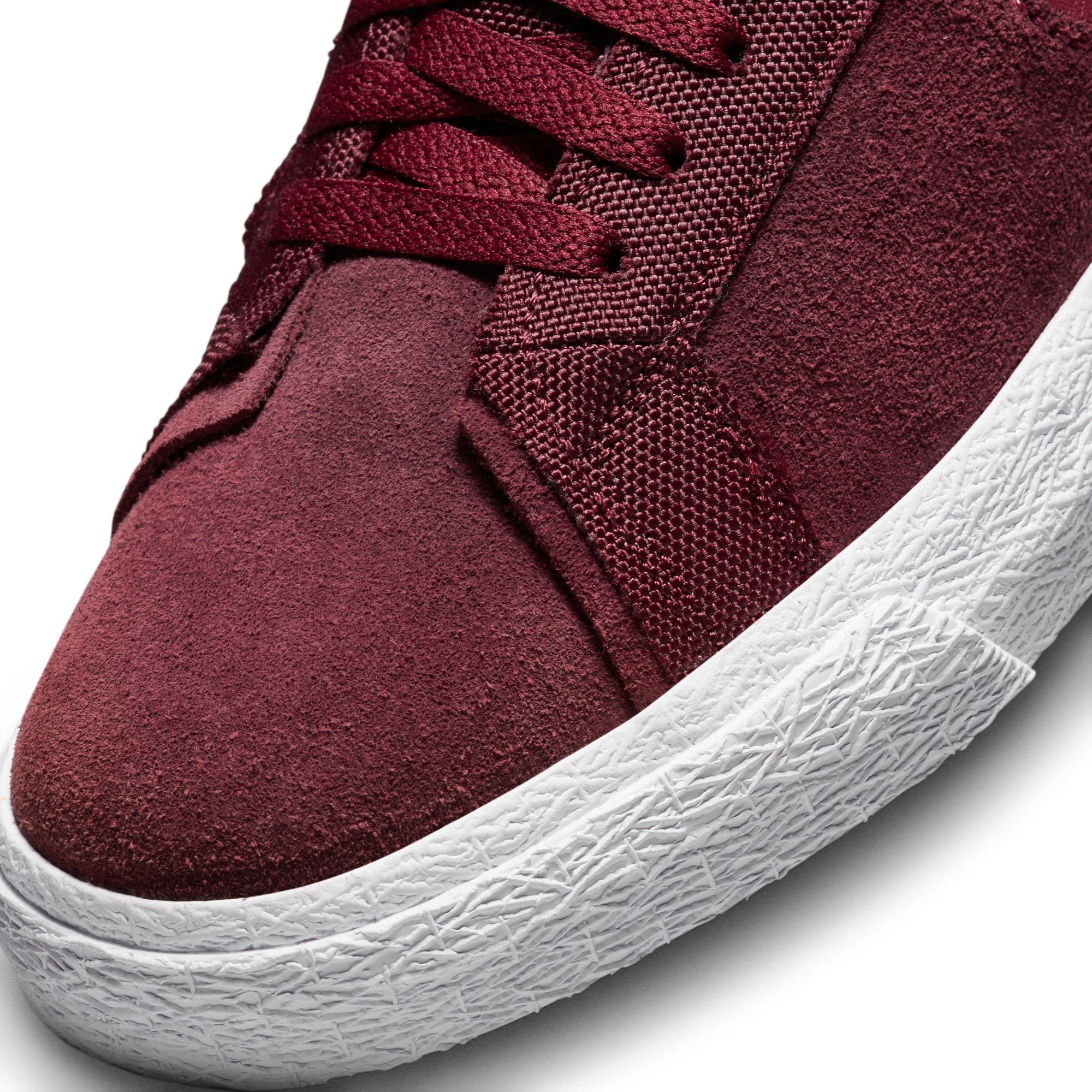 https://admin.plaze-shop.de/wp-content/uploads/2023/03/NikeSB_Zoom_Blazer_Mid_PRM_Midnight_Maroon_plaze-shop_3.jpeg