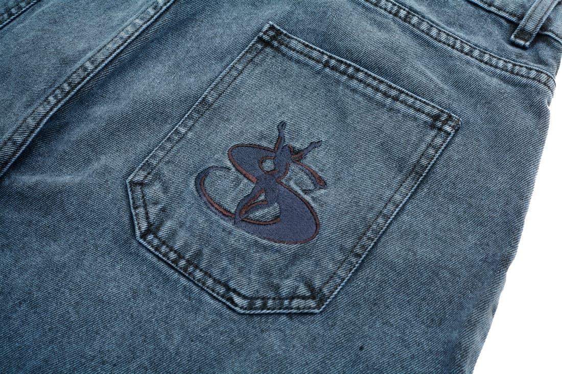 https://admin.plaze-shop.de/wp-content/uploads/2023/08/Yardsale_Phantasie_Shorts_Blue_plaze-shop_3.jpg