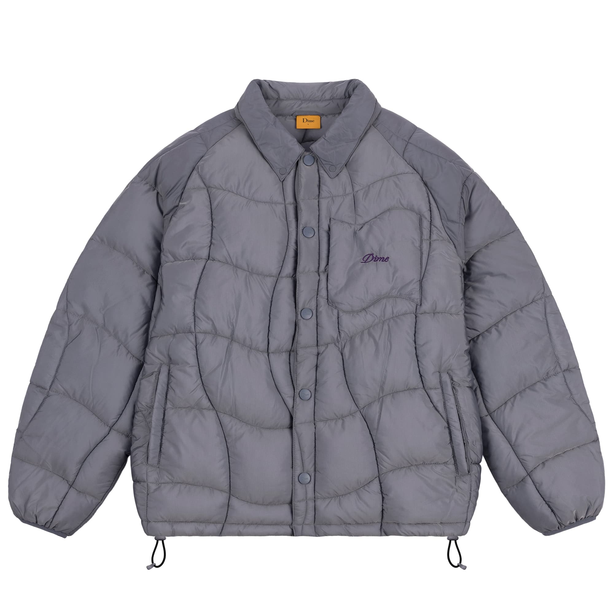 https://admin.plaze-shop.de/wp-content/uploads/2023/09/Dime_MidweightWavePufferJacket_silver_plaze-skateshop_1.jpg
