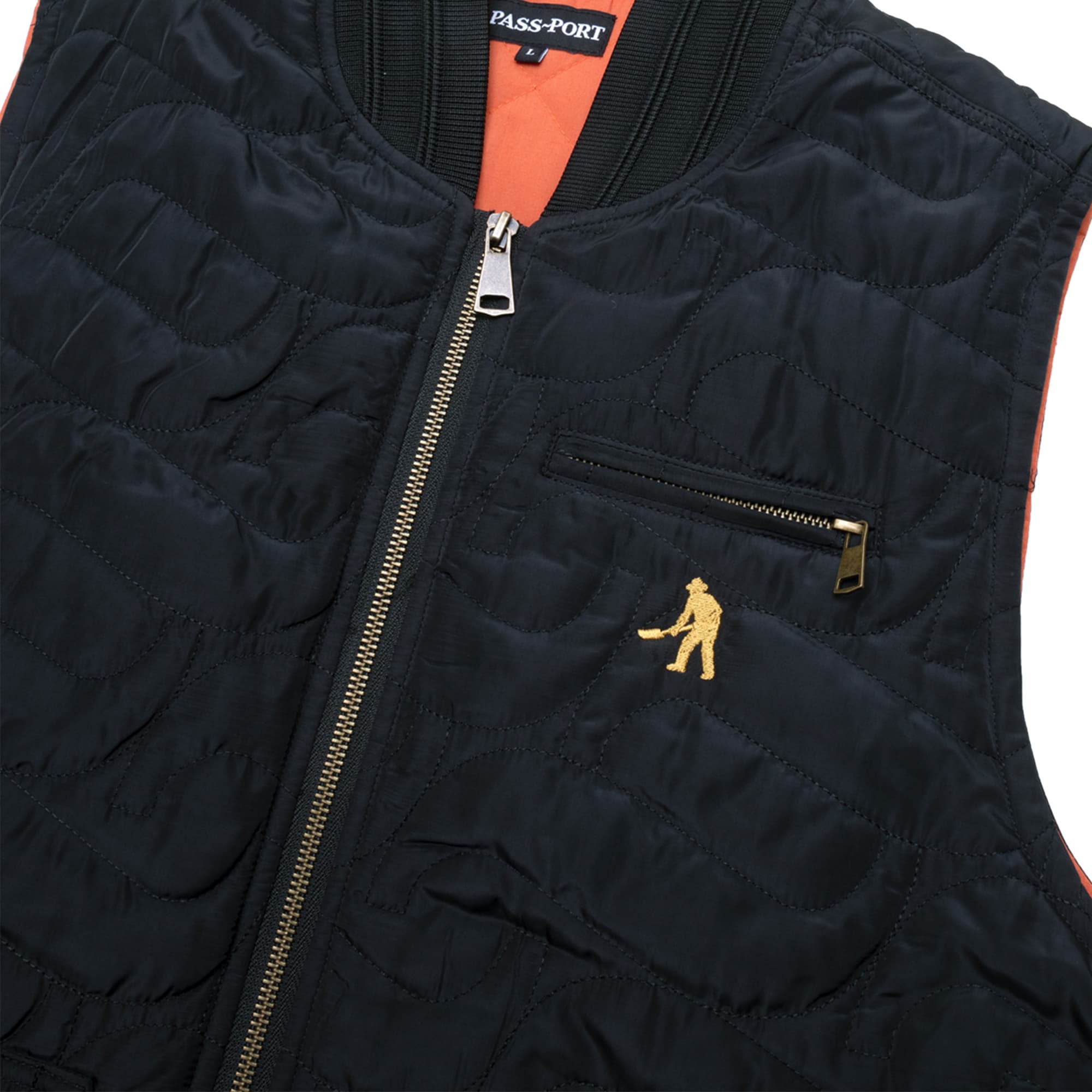 https://admin.plaze-shop.de/wp-content/uploads/2023/09/Passport_Tilde-Puff-Packers-Vest_black_plaze-skateshop_3.jpg