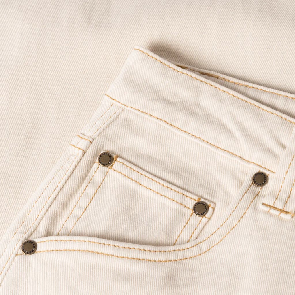https://admin.plaze-shop.de/wp-content/uploads/2023/11/Dime_Baggy_Denim_Warm_White_plaze-shop_3.webp