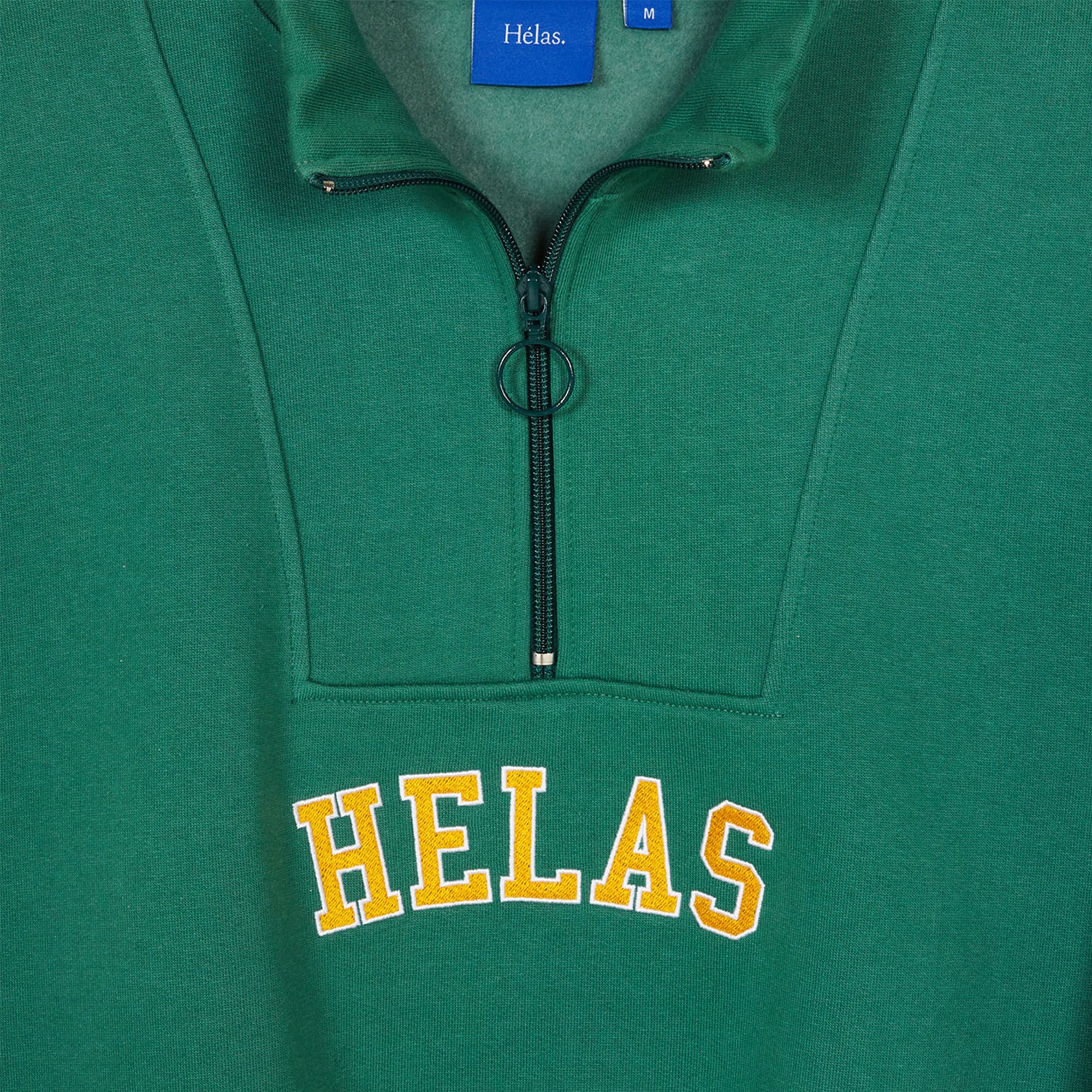 https://admin.plaze-shop.de/wp-content/uploads/2023/12/A03S4D1SWT_HelasCaps_Campus-Quarter-Zip_green_plaze-skateshop_2.jpg