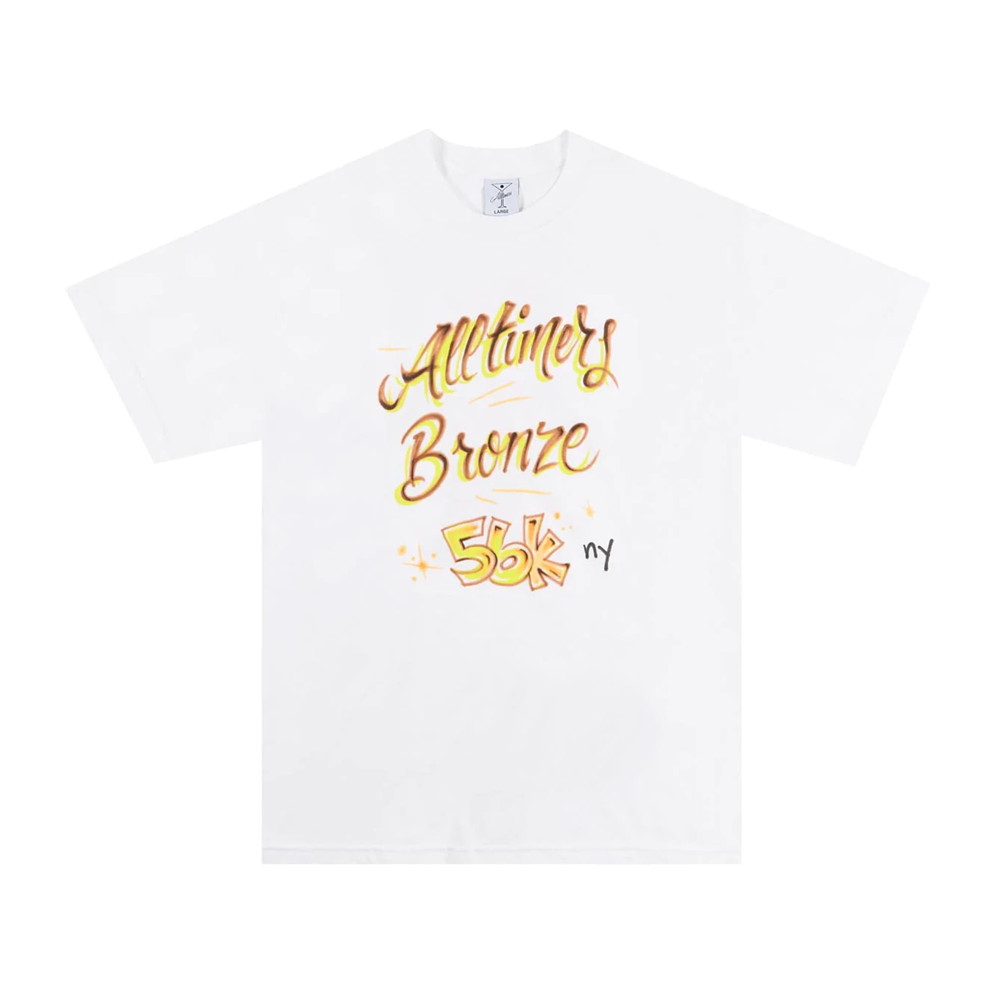 https://admin.plaze-shop.de/wp-content/uploads/2023/12/Alltimers_Bronze56K_Lounge_Tee_white_plaze-shop_1.webp