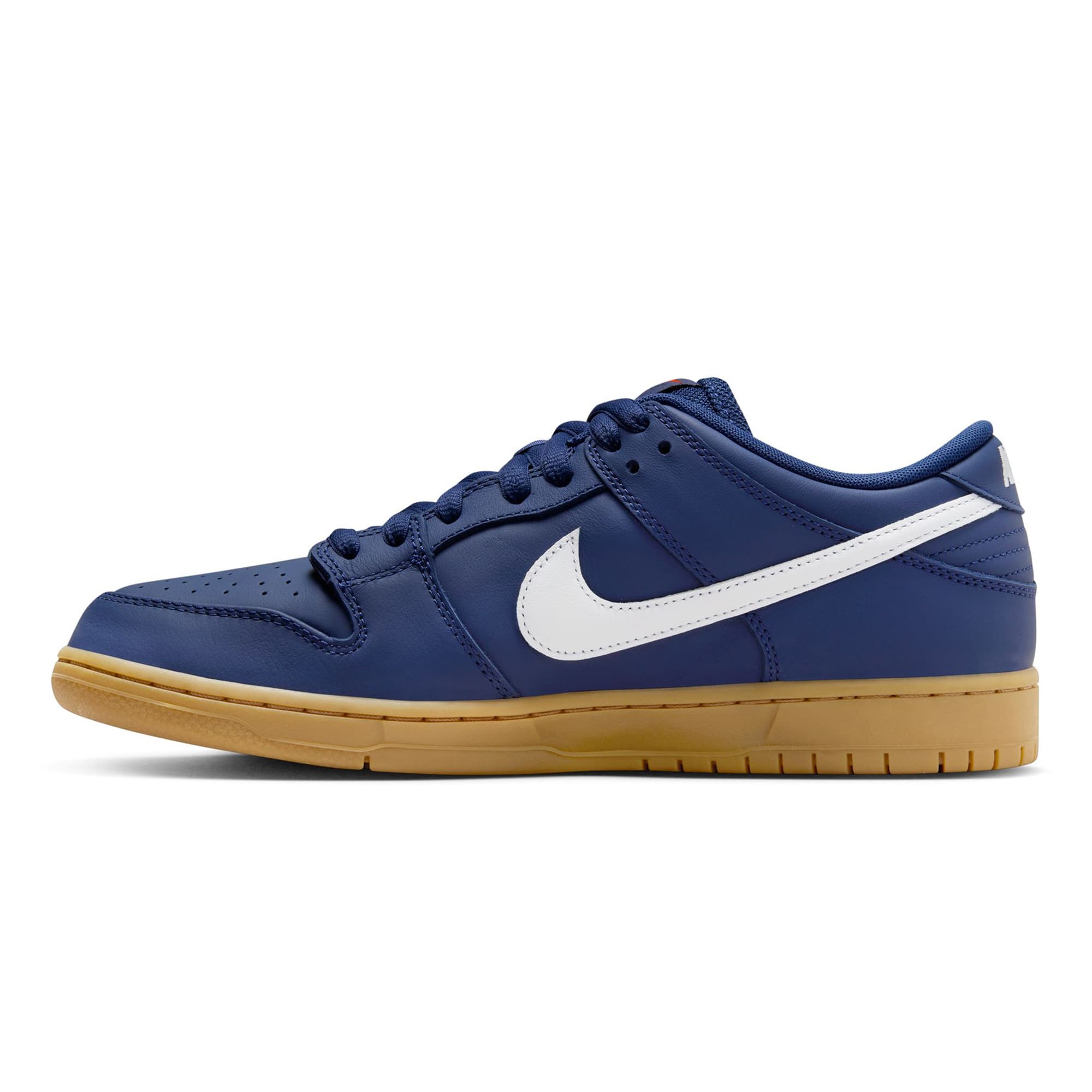 https://admin.plaze-shop.de/wp-content/uploads/2024/02/FJ1674-400_NikeSB_DunkLowPro_navy-gum_plaze-skateshop_3.jpg