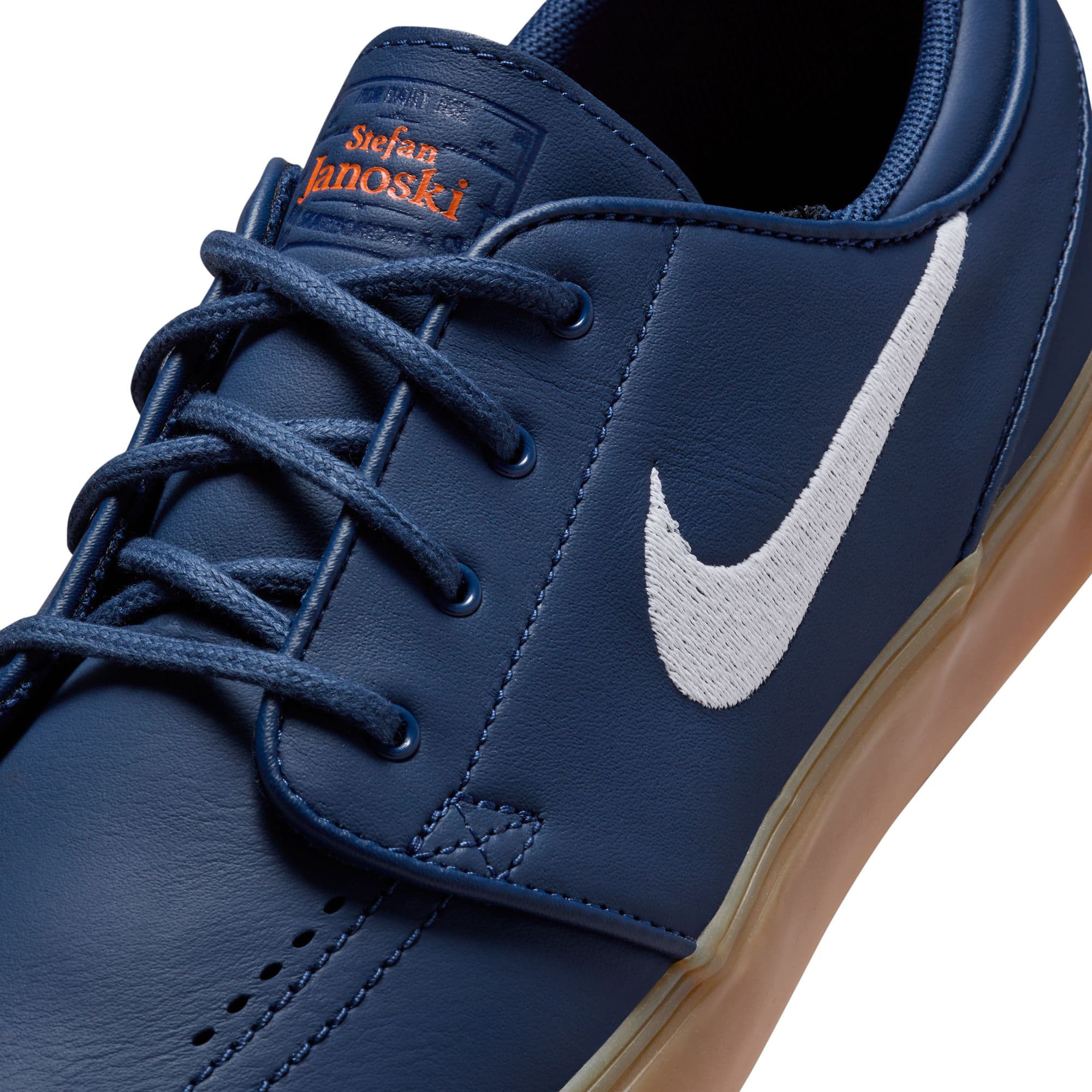 https://admin.plaze-shop.de/wp-content/uploads/2024/02/FJ1675-400_NikeSB_Janoski-OG_navy-gum_plaze-skateshop_9.jpg