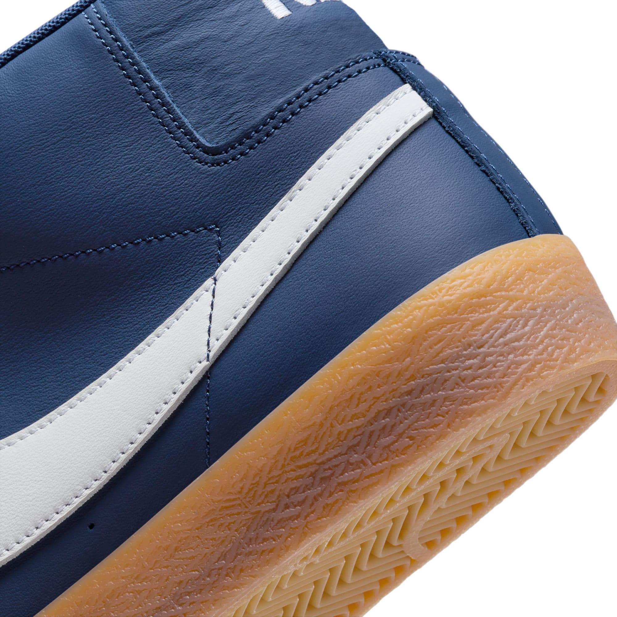 https://admin.plaze-shop.de/wp-content/uploads/2024/02/FJ1680-400_NikeSB_BlazerMid_navy-gum_plaze-skateshop_9.jpg