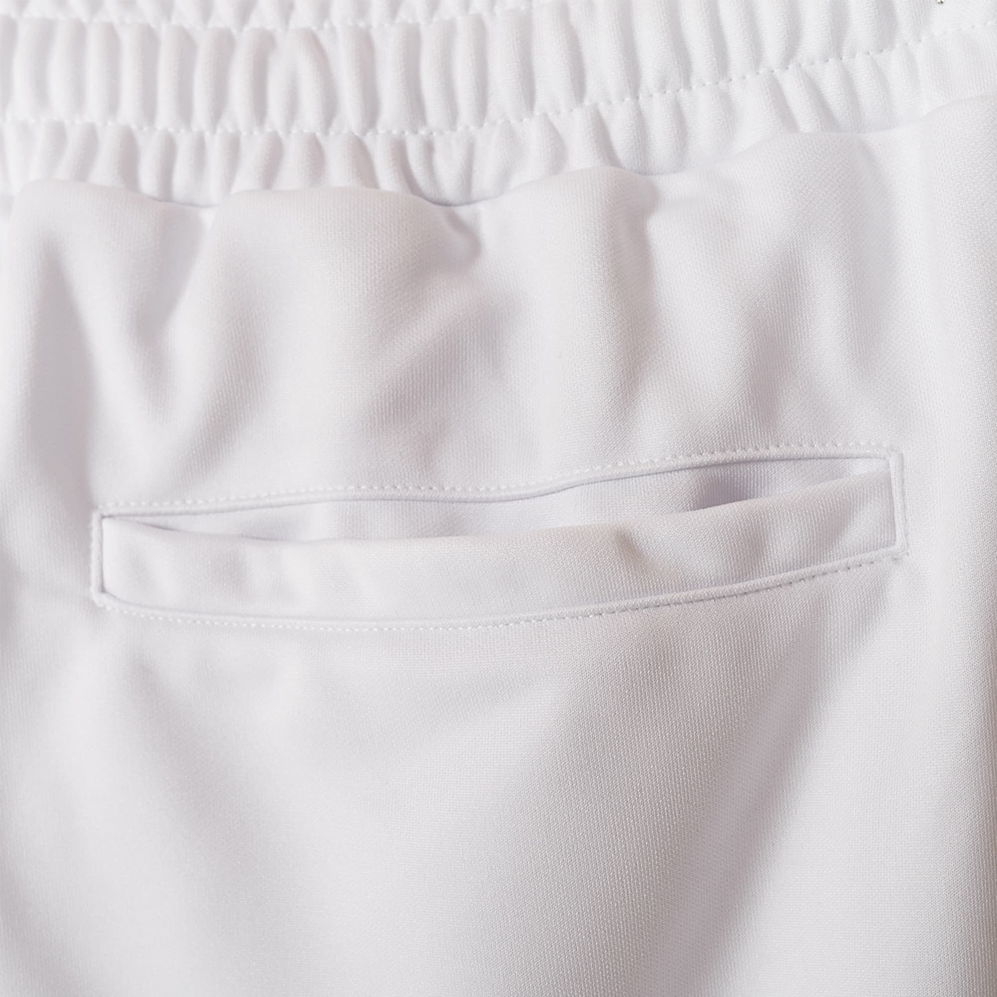 https://admin.plaze-shop.de/wp-content/uploads/2024/02/Helas_Prince-Short_off-white_plaze-skateshop_5.jpg
