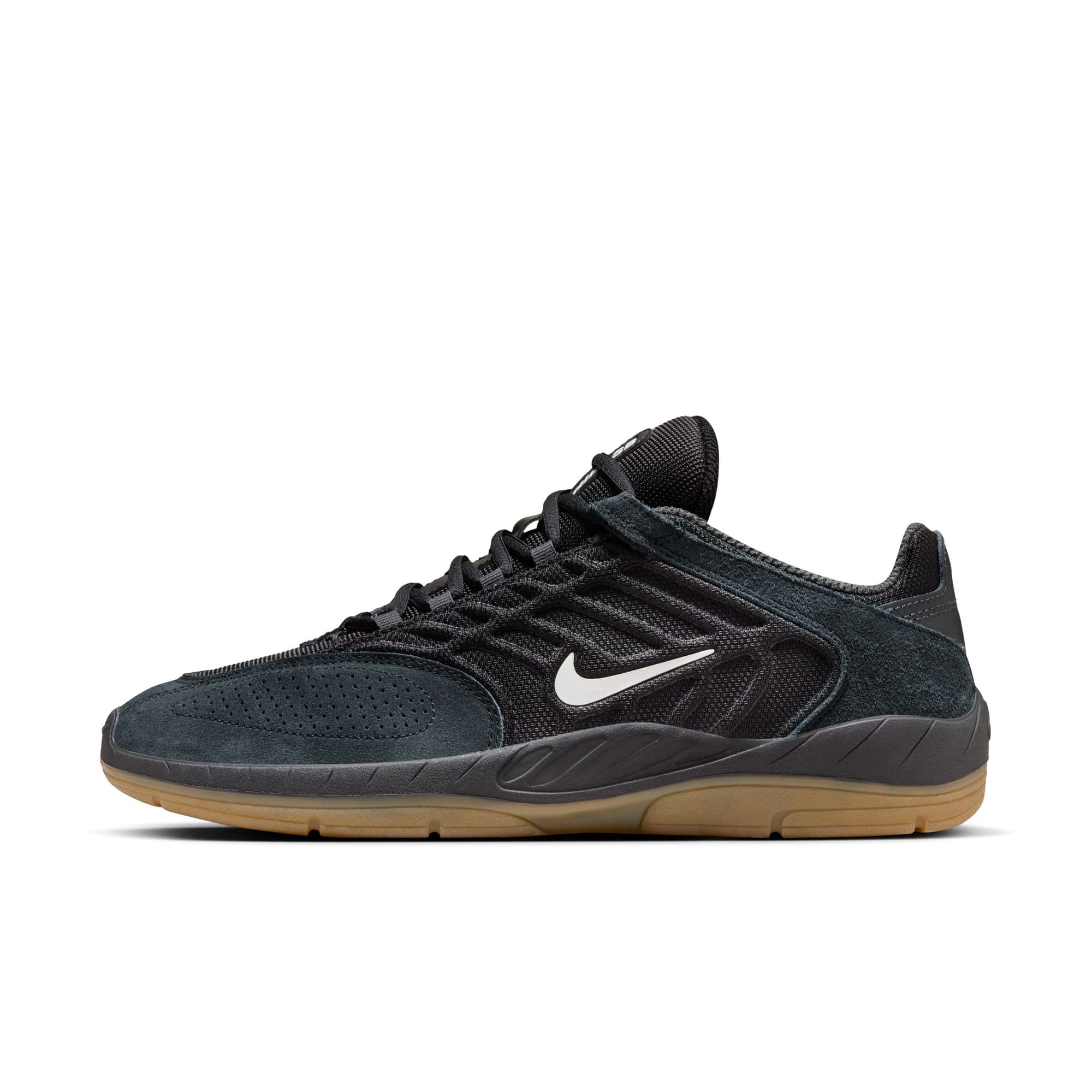 https://admin.plaze-shop.de/wp-content/uploads/2024/02/NikeSB_Vertebrae_FD4691-001_plaze-shop_2.jpeg