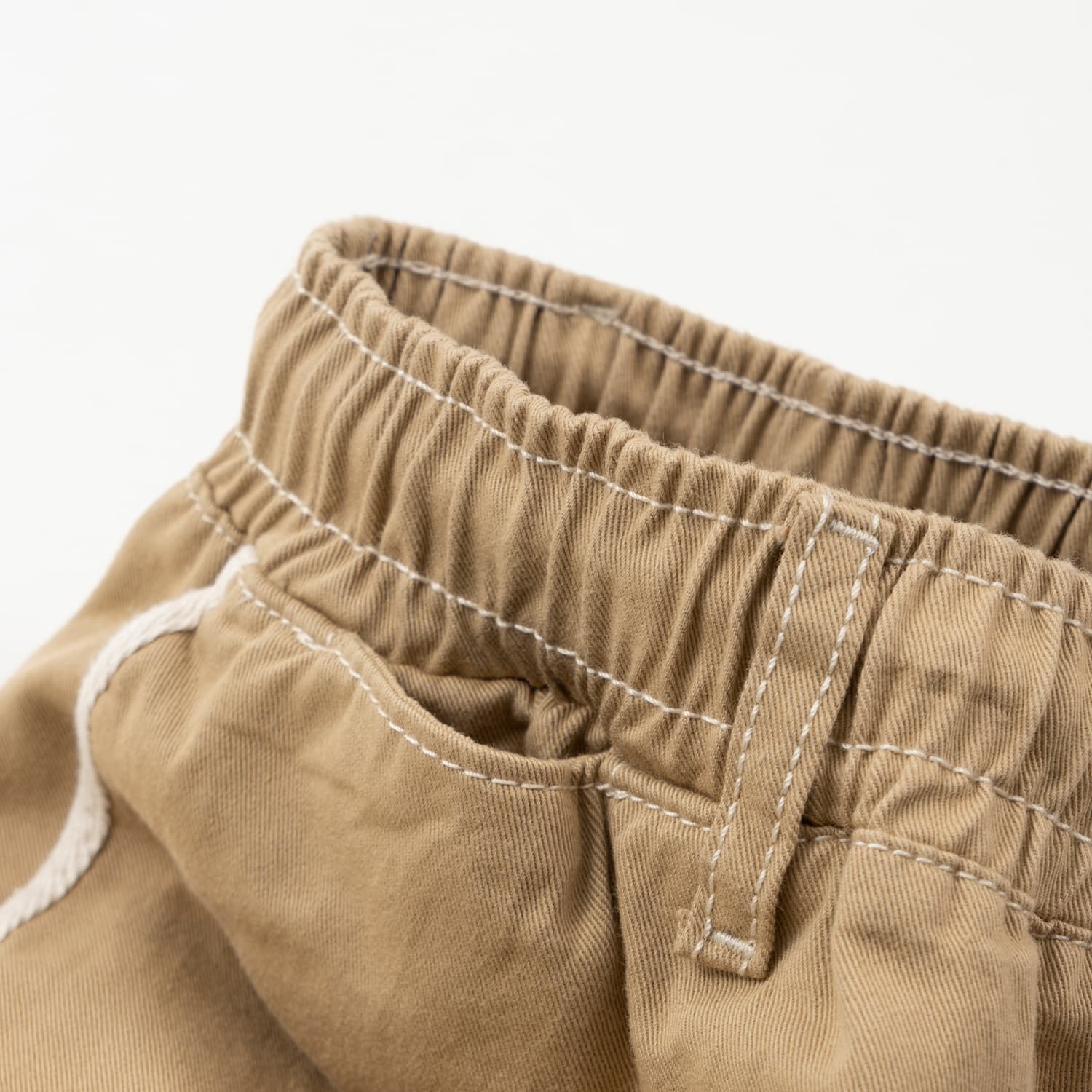 https://admin.plaze-shop.de/wp-content/uploads/2024/03/Magenta_Loose_Pants_Stitch_Beige_plaze-shop_1-5.jpg