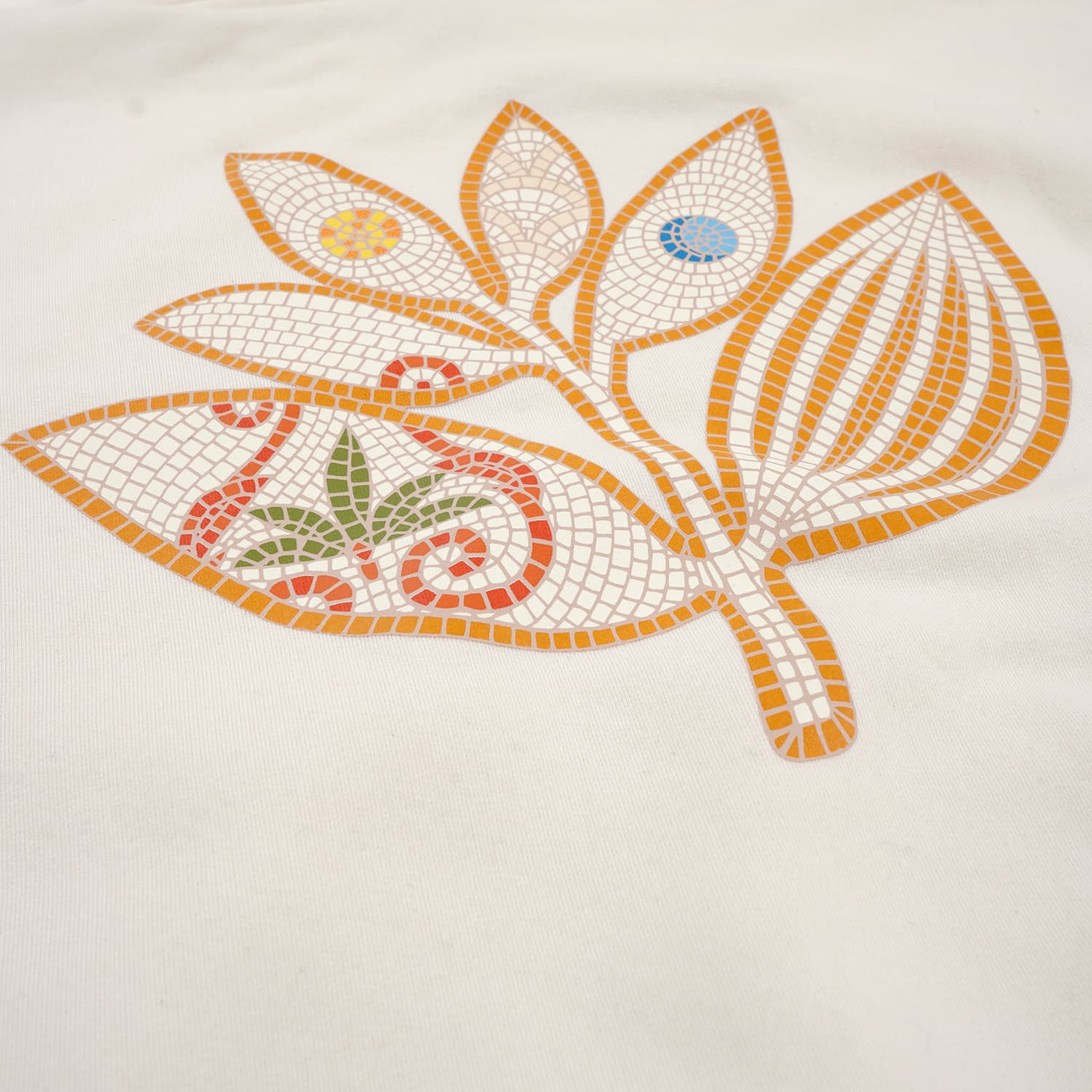 https://admin.plaze-shop.de/wp-content/uploads/2024/03/Magenta_Mosaic_Hoodie_Natural_plaze-shop_1-2.jpg