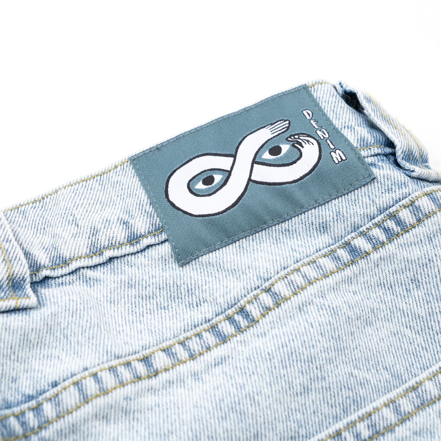 https://admin.plaze-shop.de/wp-content/uploads/2024/03/Magenta_OG_Pants_Stitch_Ultrawashed_Denim_plaze-shop_1-3.jpg
